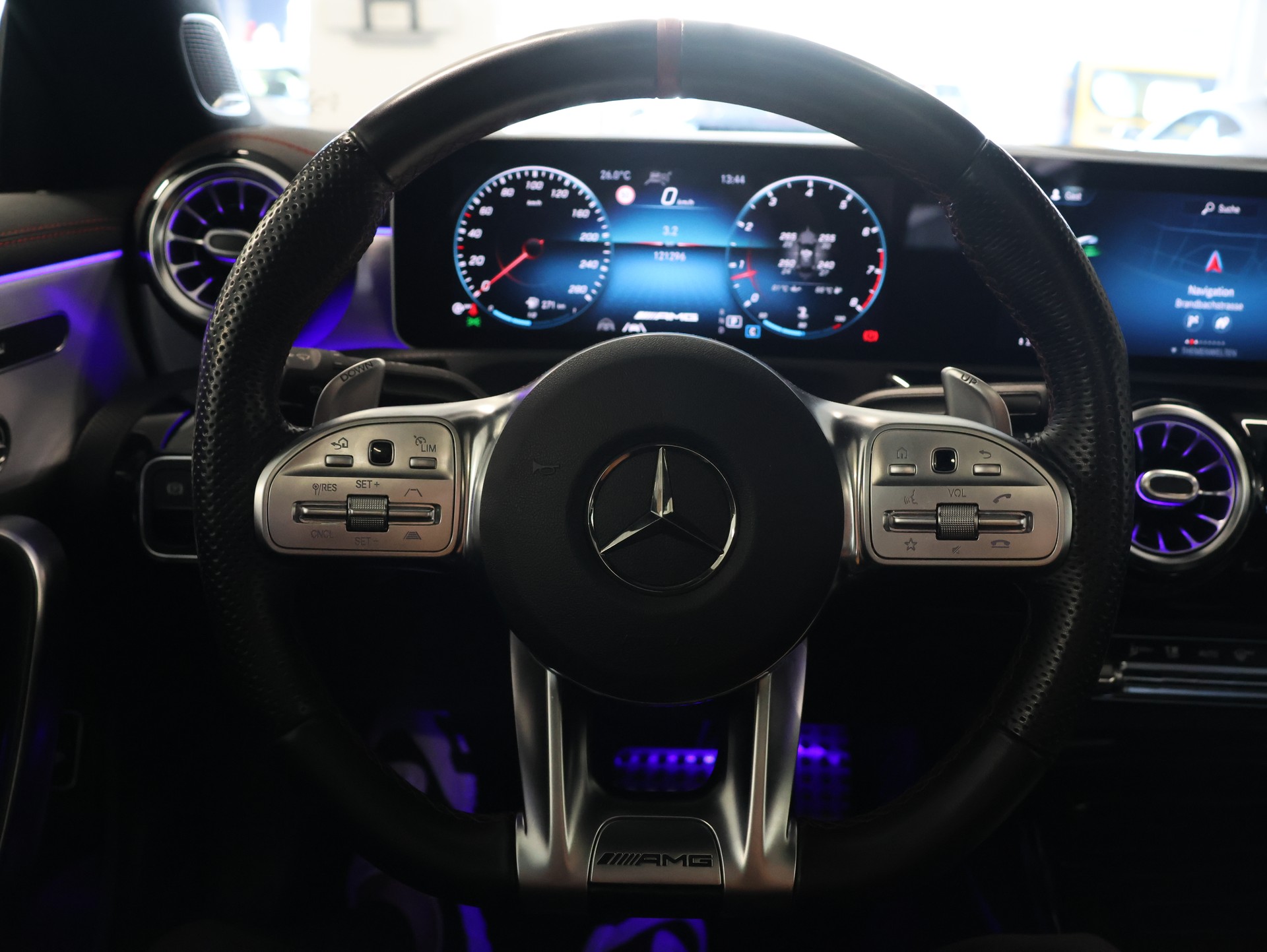 MERCEDES-BENZ CLA 35 AMG 4Matic 7G-DCT *MOUNTAIN-GRAU LACKIERUNG*-image-16