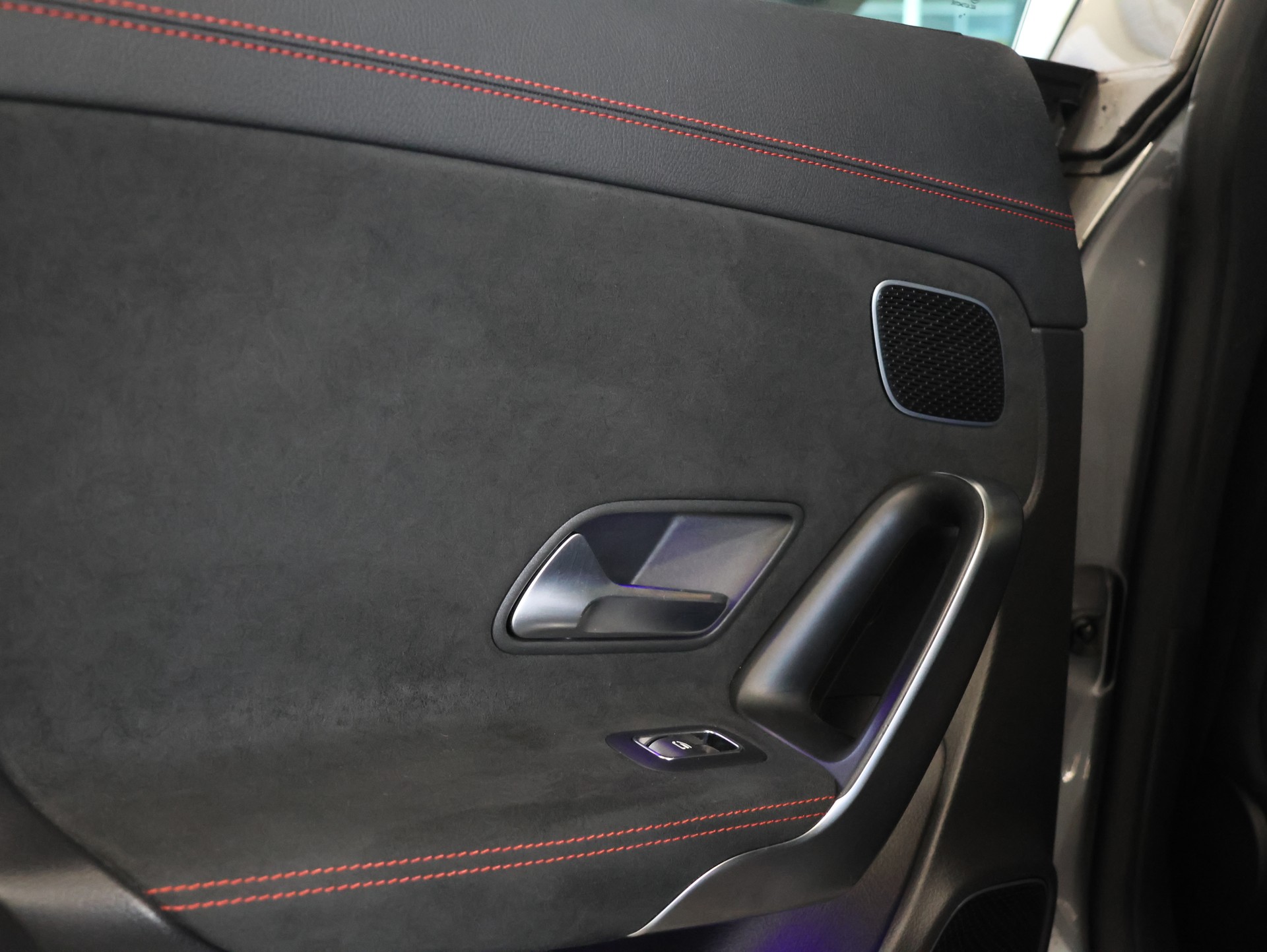 MERCEDES-BENZ CLA 35 AMG 4Matic 7G-DCT *MOUNTAIN-GRAU LACKIERUNG*-image-36