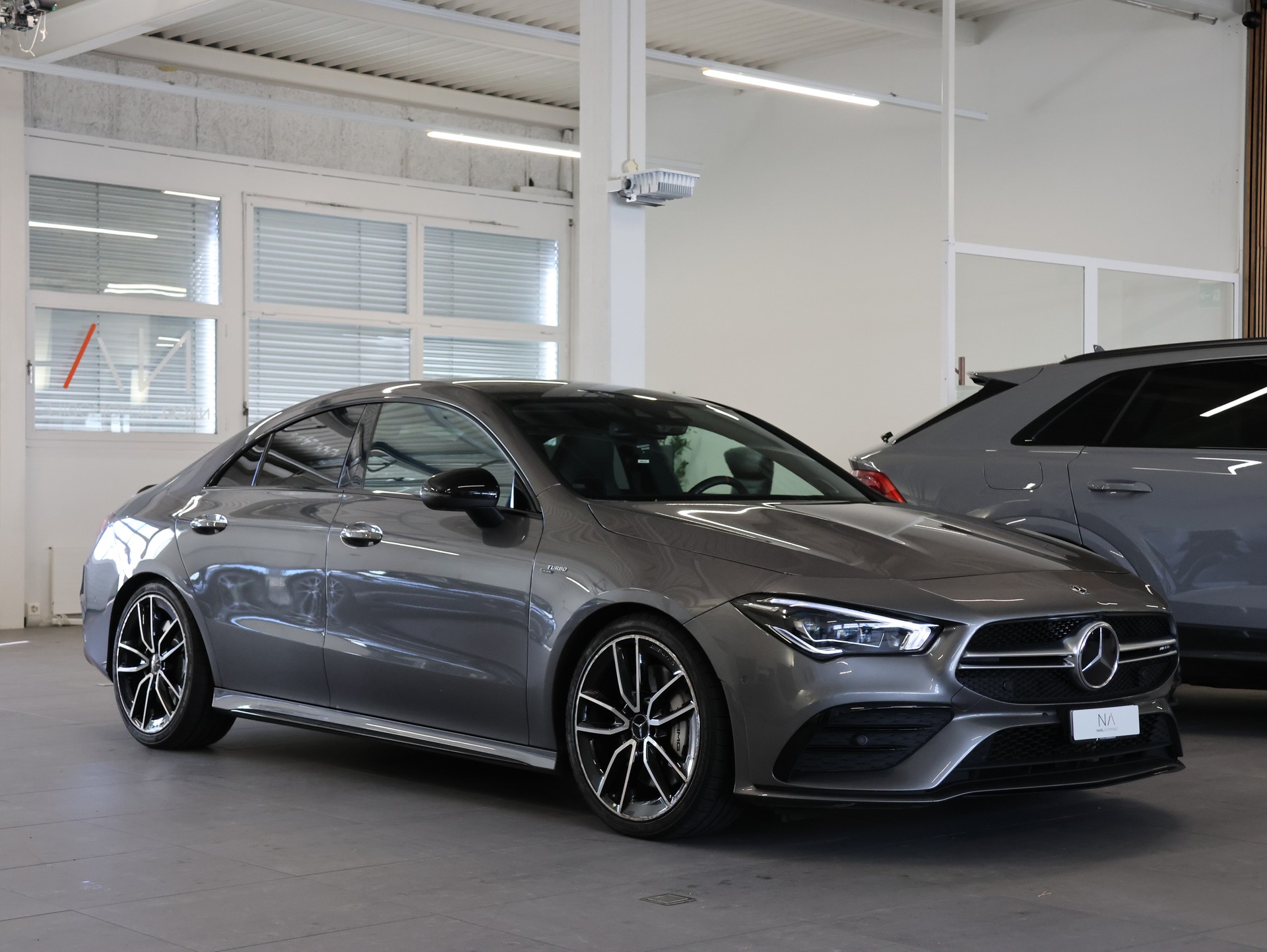 MERCEDES-BENZ CLA 35 AMG 4Matic 7G-DCT *MOUNTAIN-GRAU LACKIERUNG*-showroom-element-1