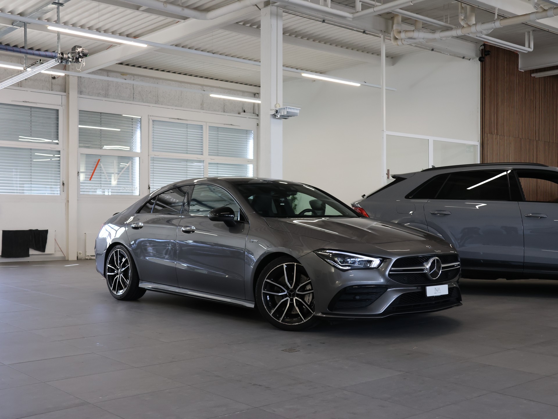 MERCEDES-BENZ CLA 35 AMG 4Matic 7G-DCT *MOUNTAIN-GRAU LACKIERUNG*
