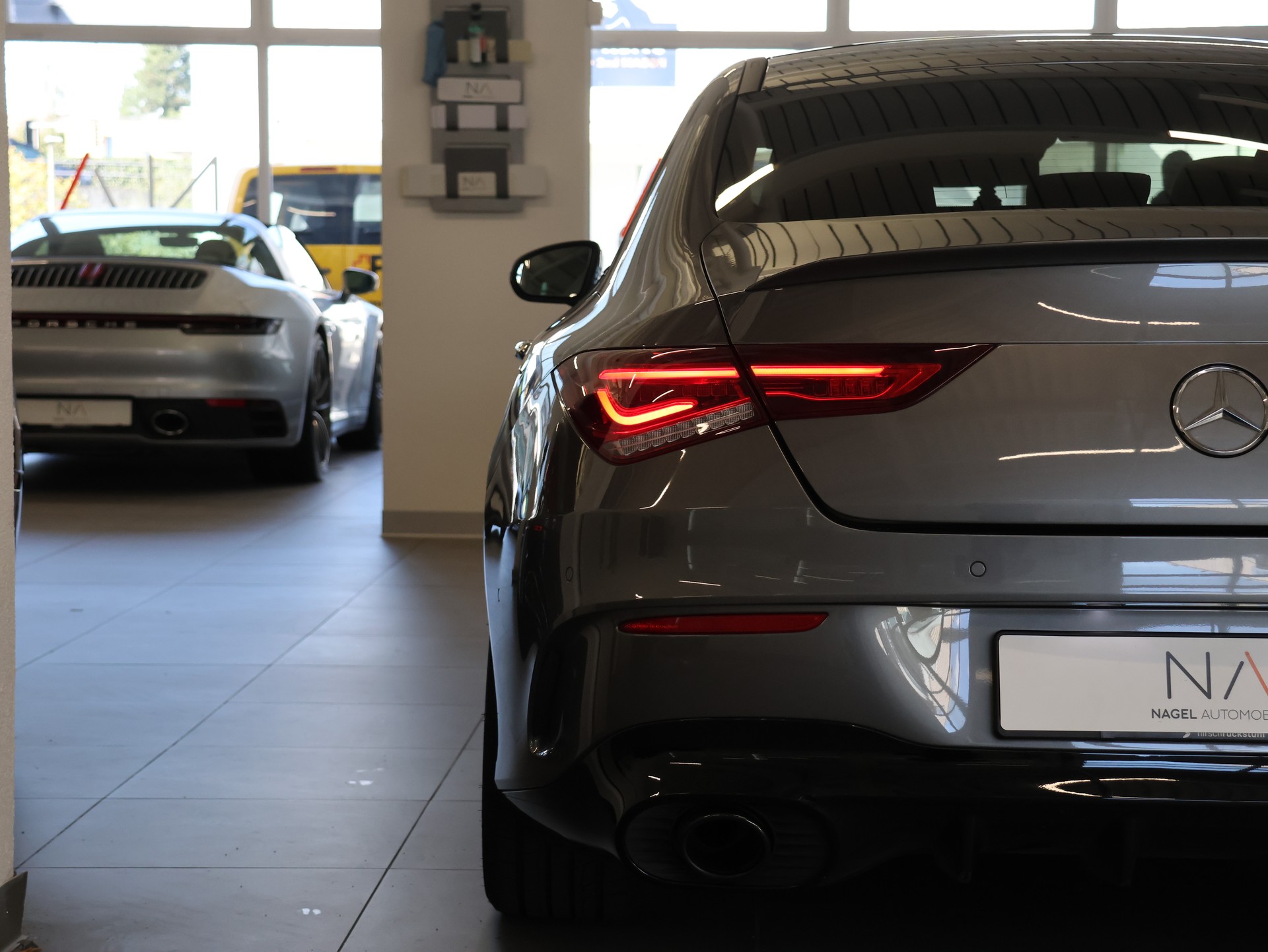 MERCEDES-BENZ CLA 35 AMG 4Matic 7G-DCT *MOUNTAIN-GRAU LACKIERUNG*-image-5