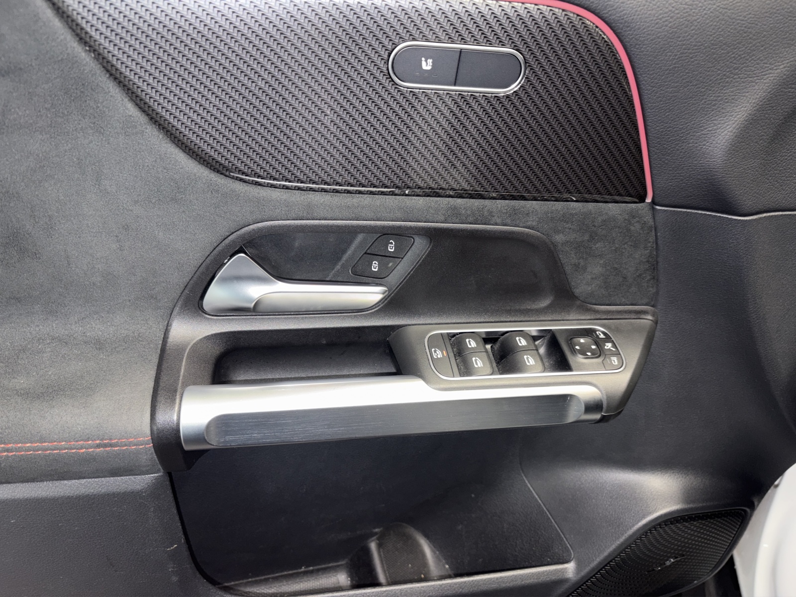 MERCEDES-BENZ GLB 250 AMG Line 4 MATIC-image-10