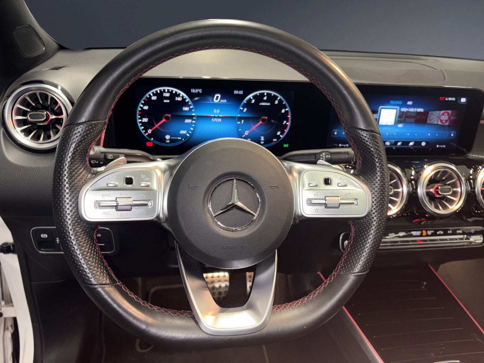 MERCEDES-BENZ GLB 250 AMG Line 4 MATIC-image-8