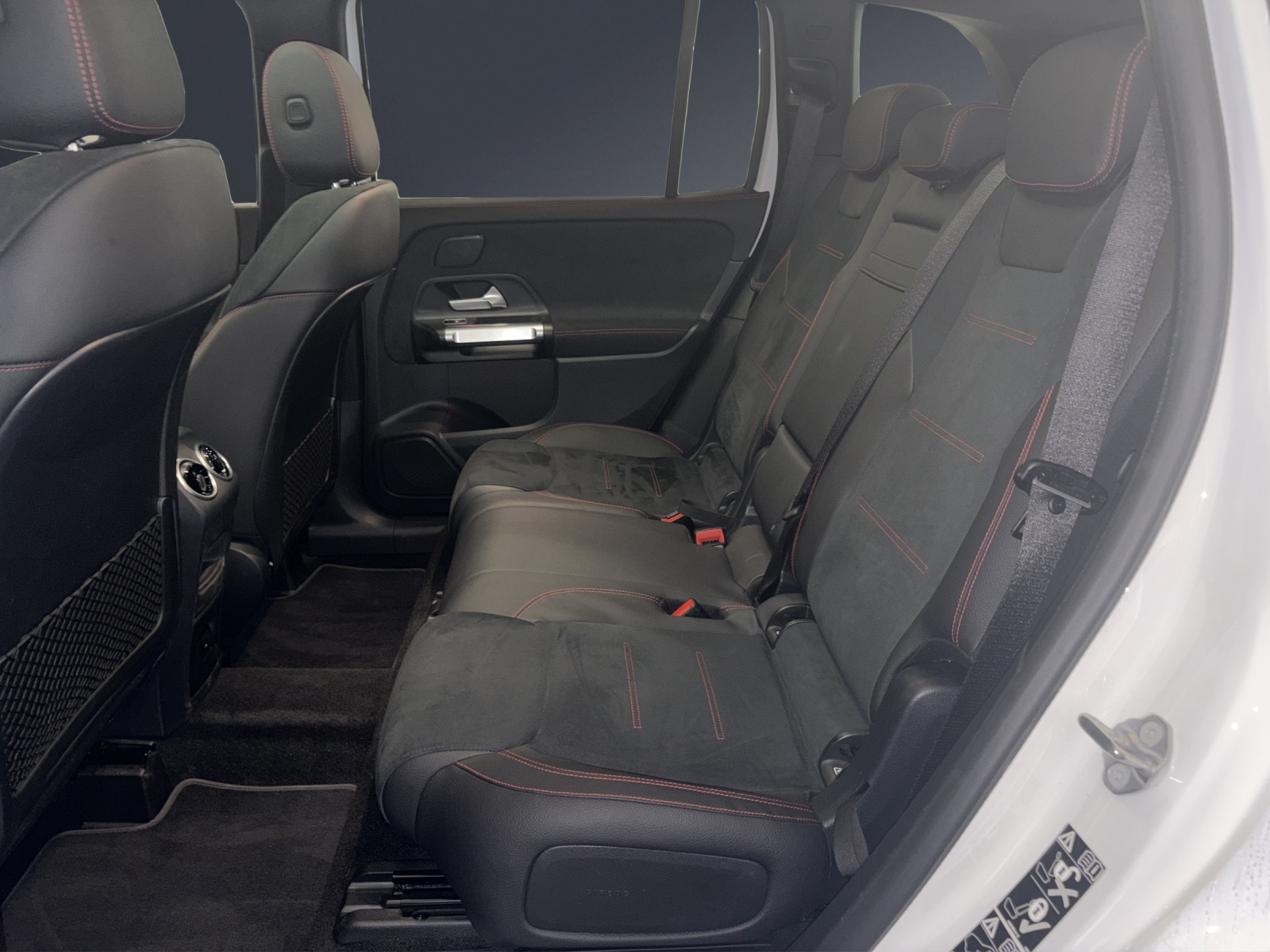 MERCEDES-BENZ GLB 250 AMG Line 4 MATIC-image-9