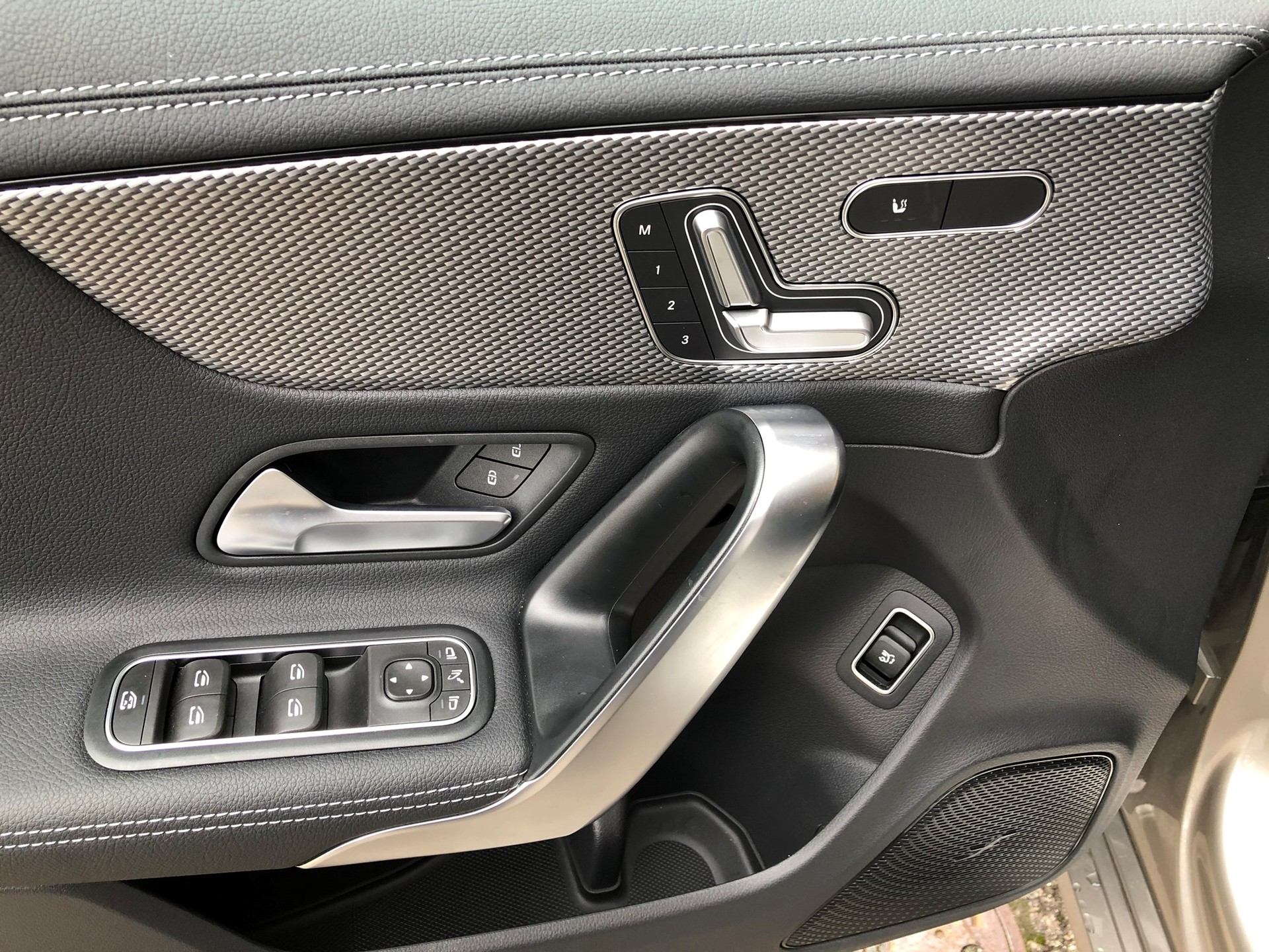 MERCEDES-BENZ CLA 220 d Progressive-image-11