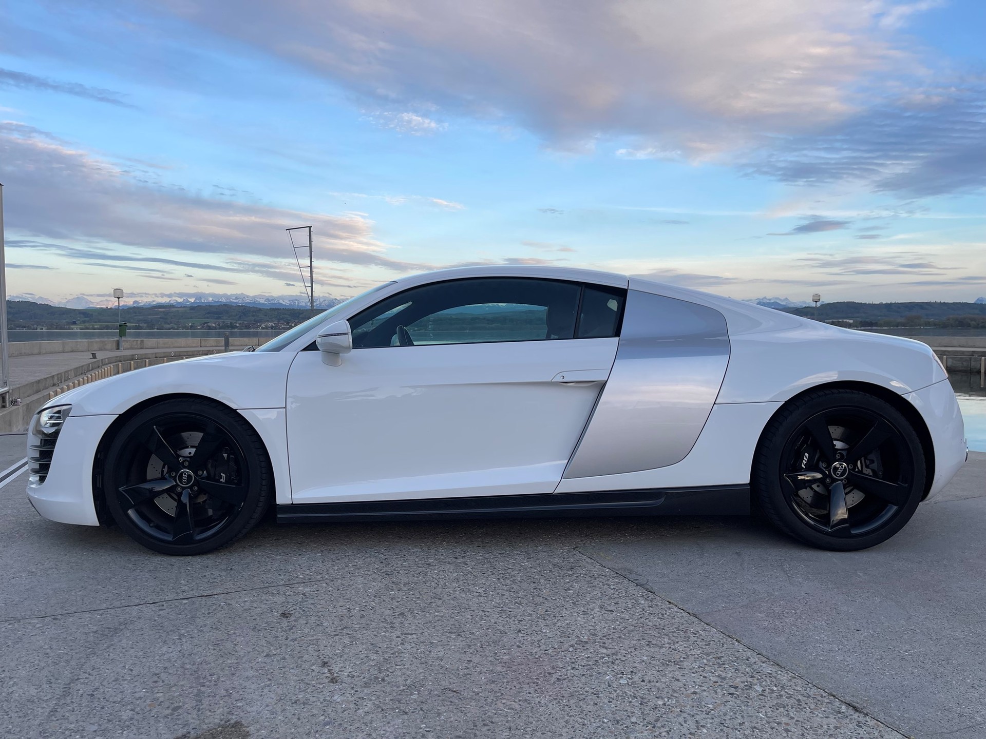 AUDI R8 Coupé 4.2-image-1
