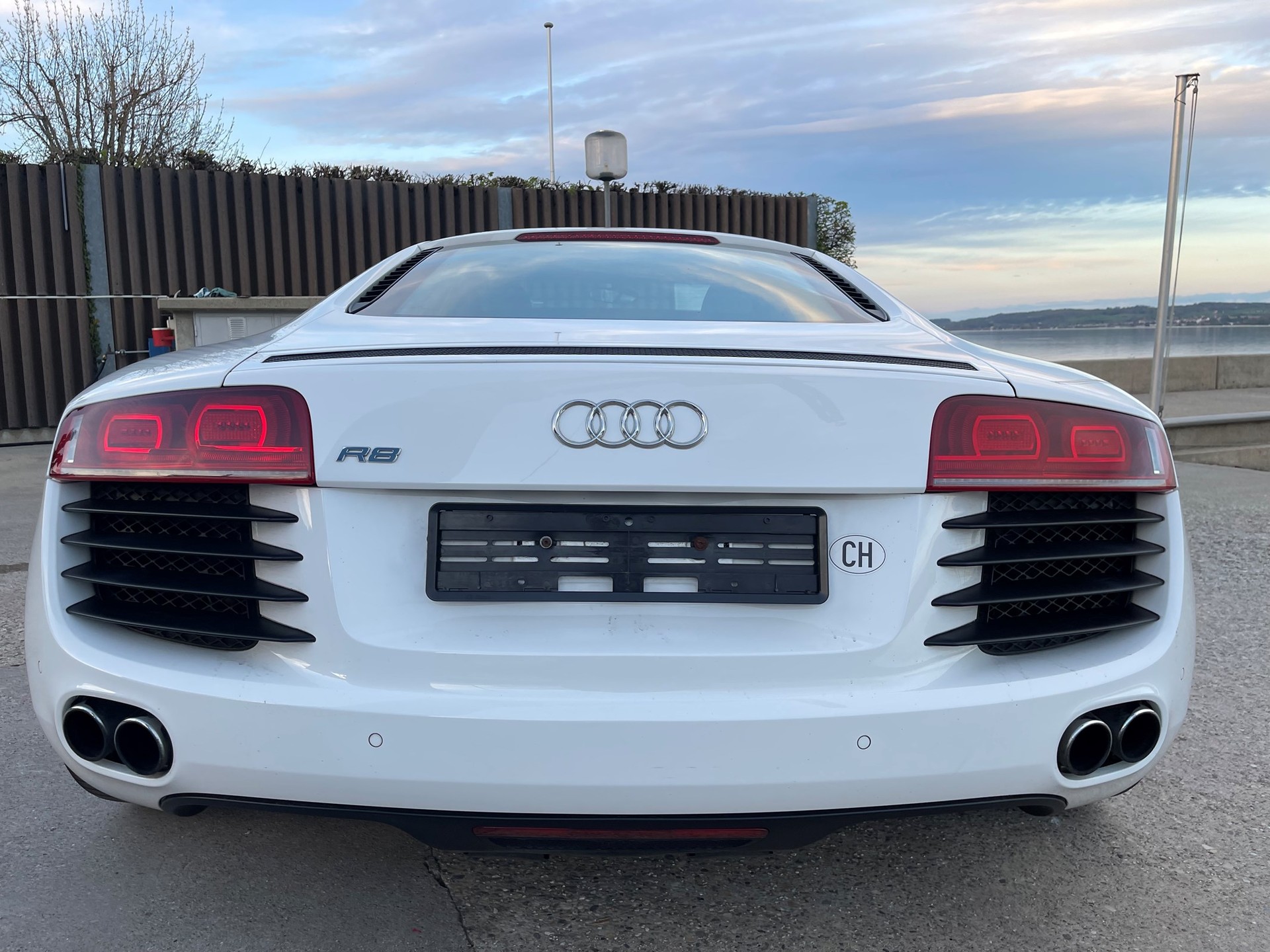 AUDI R8 Coupé 4.2-image-4