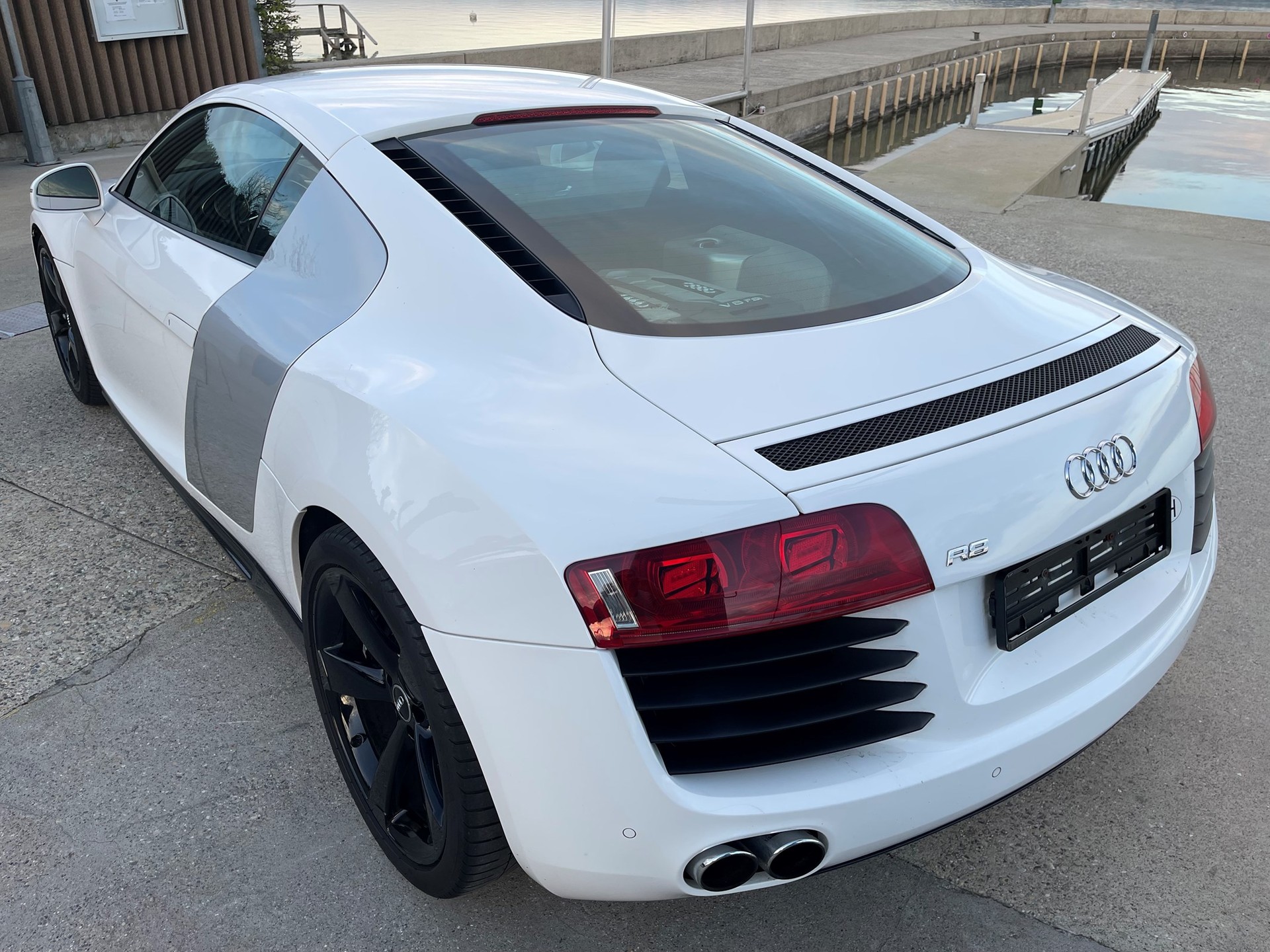 AUDI R8 Coupé 4.2-image-5