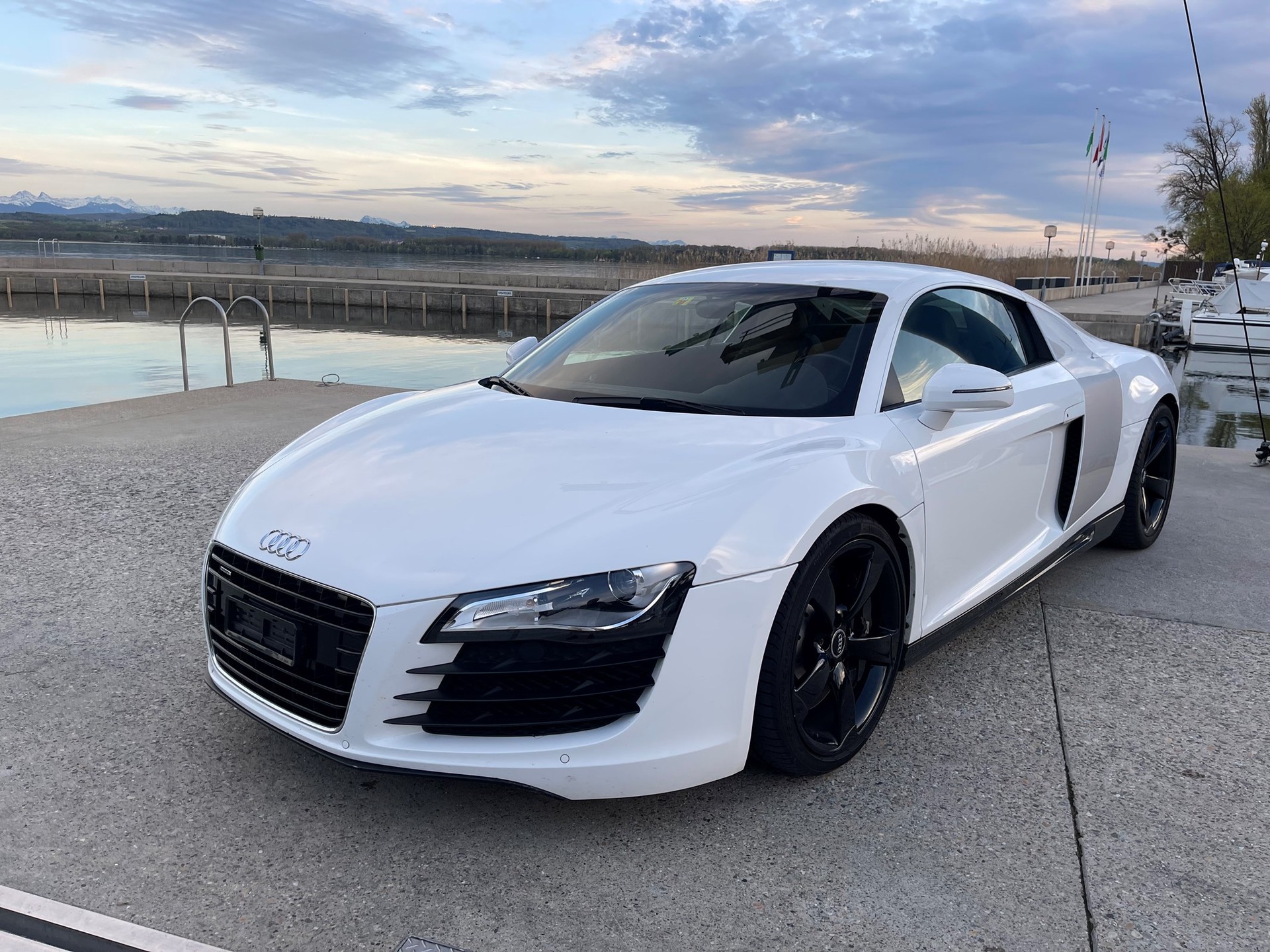 AUDI R8 Coupé 4.2-image-3