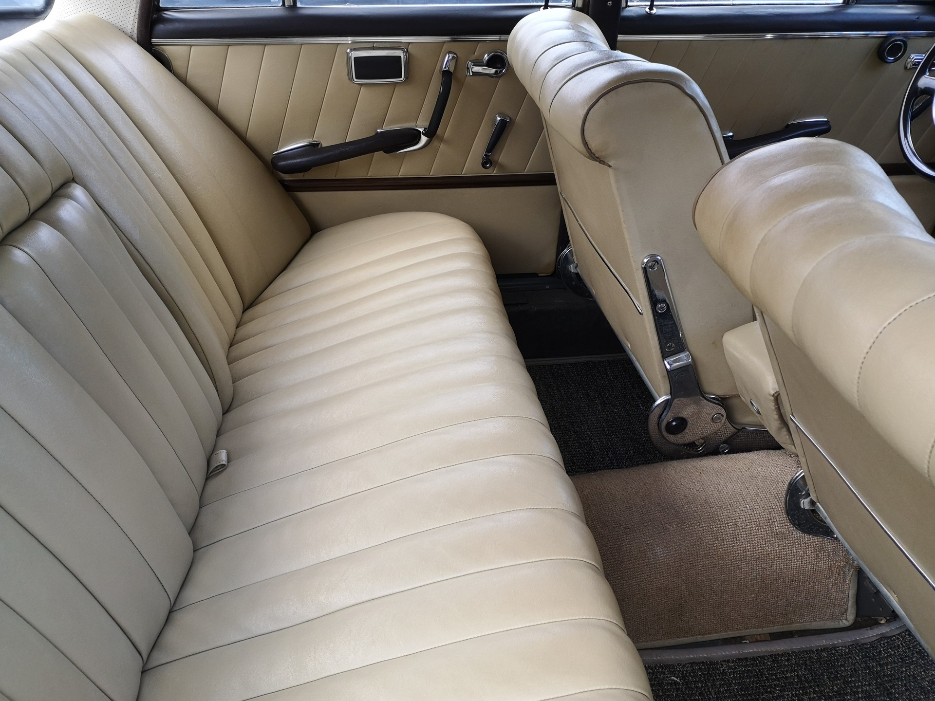 MERCEDES-BENZ Mercedes 220 SEb Heckflosse-image-14