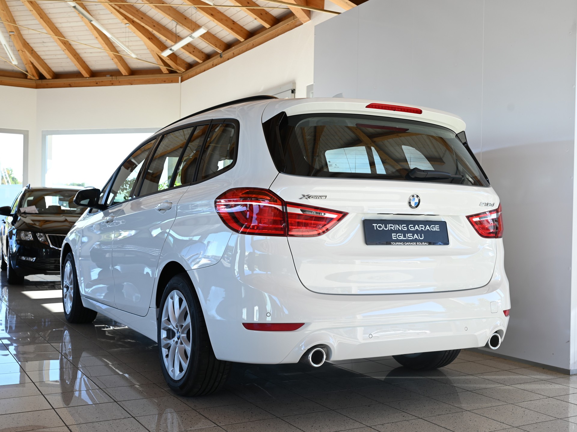 BMW 218d xDrive Gran Tourer-image-5