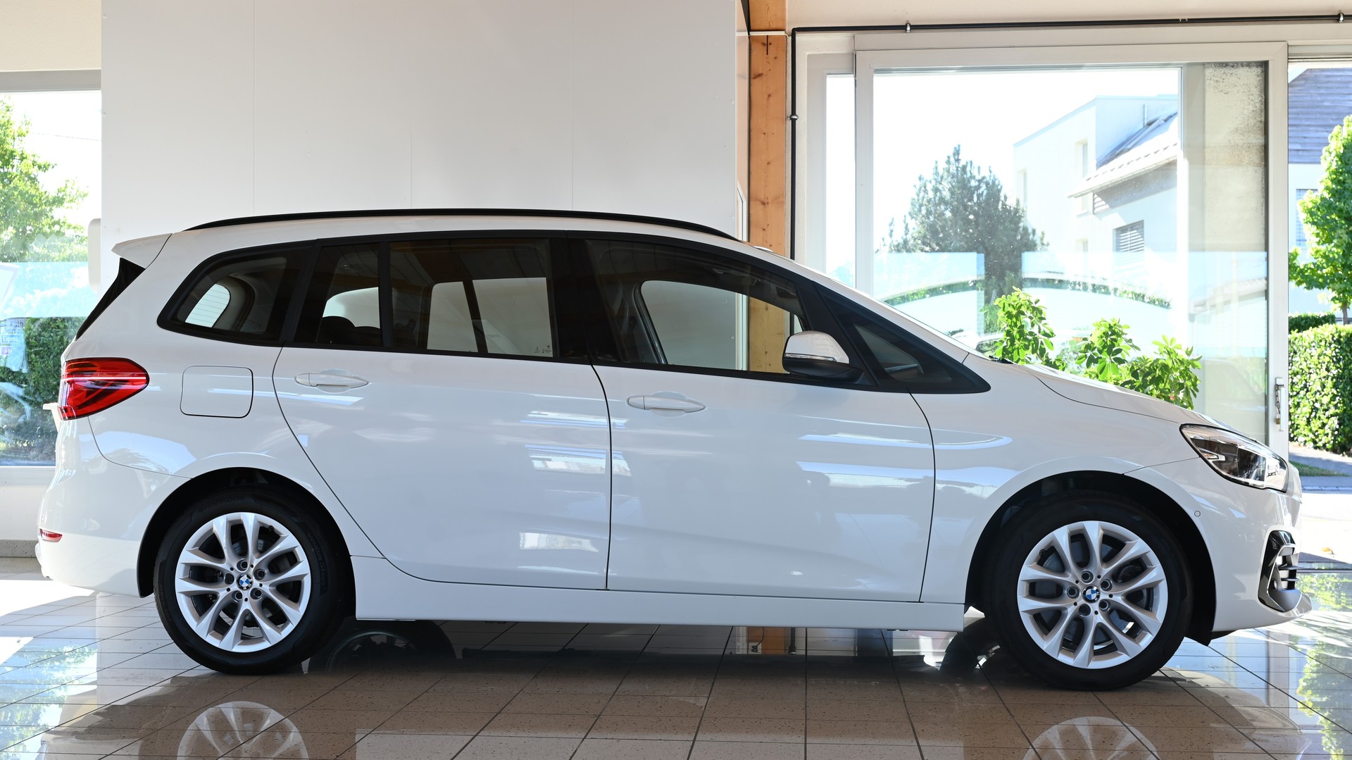 BMW 218d xDrive Gran Tourer-image-4
