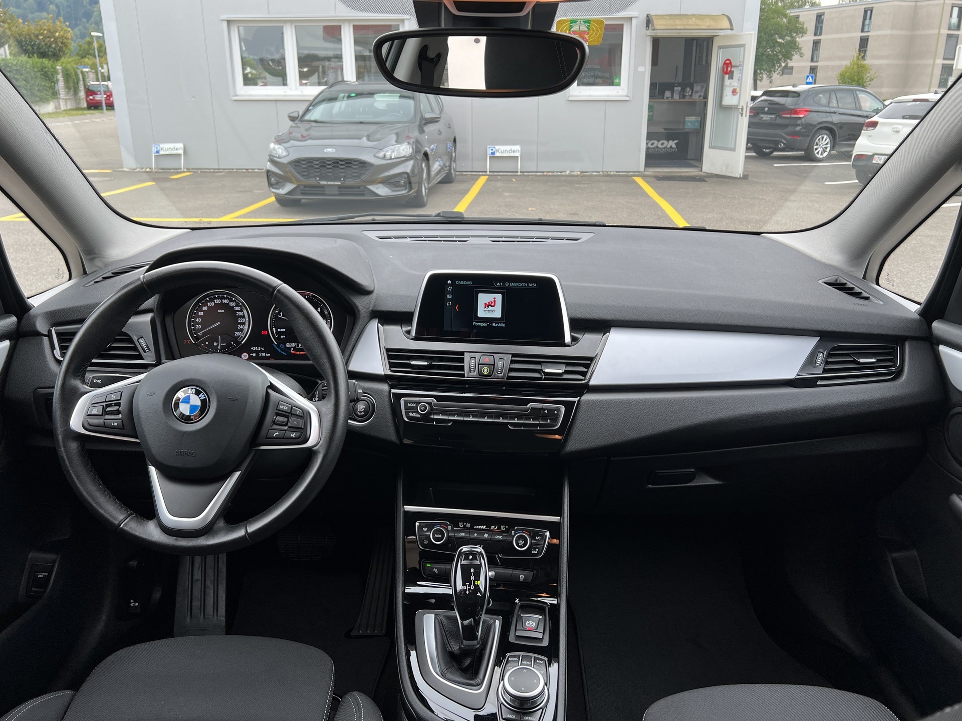 BMW 218d xDrive Gran Tourer-image-15