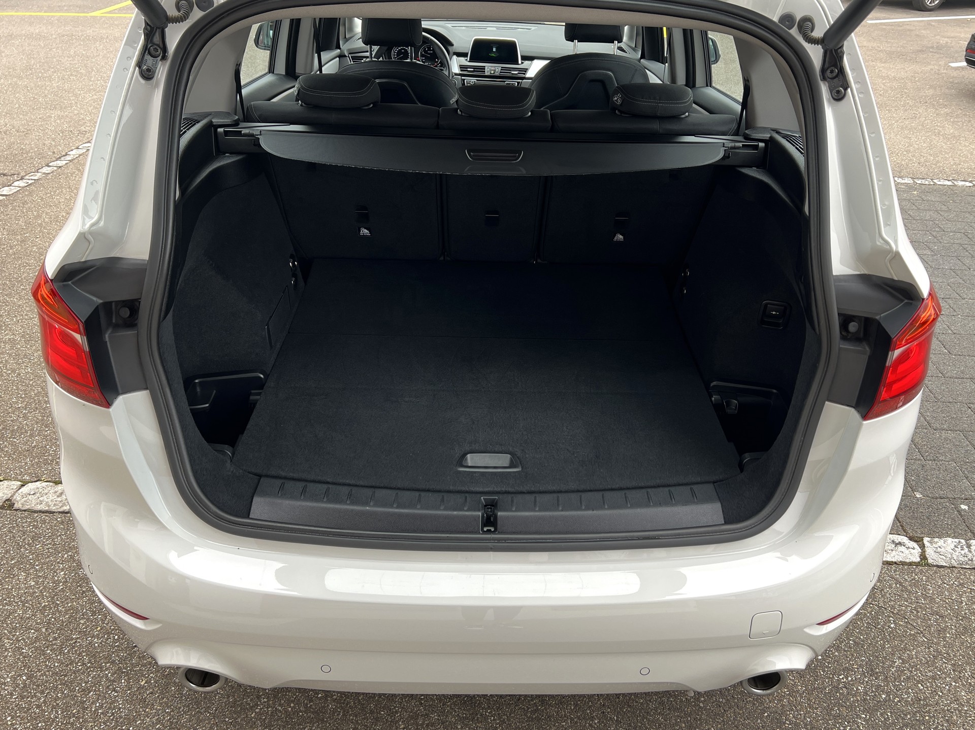 BMW 218d xDrive Gran Tourer-image-14
