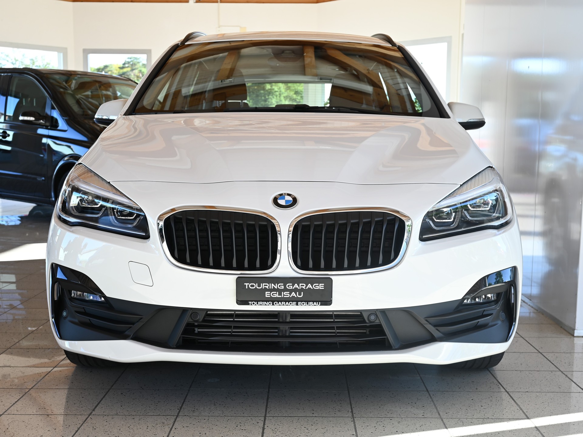 BMW 218d xDrive Gran Tourer-showroom-element-2