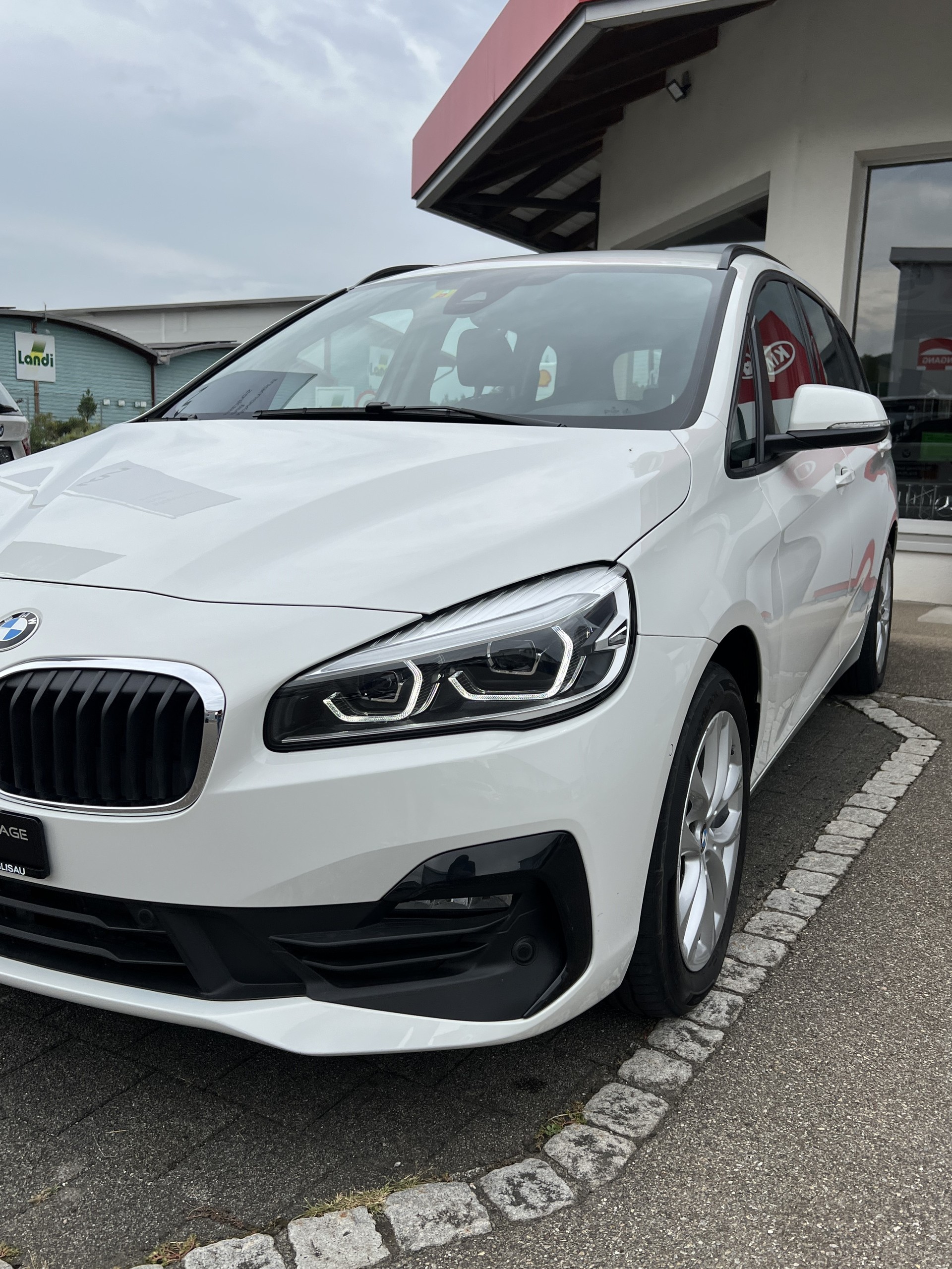 BMW 218d xDrive Gran Tourer-image-23