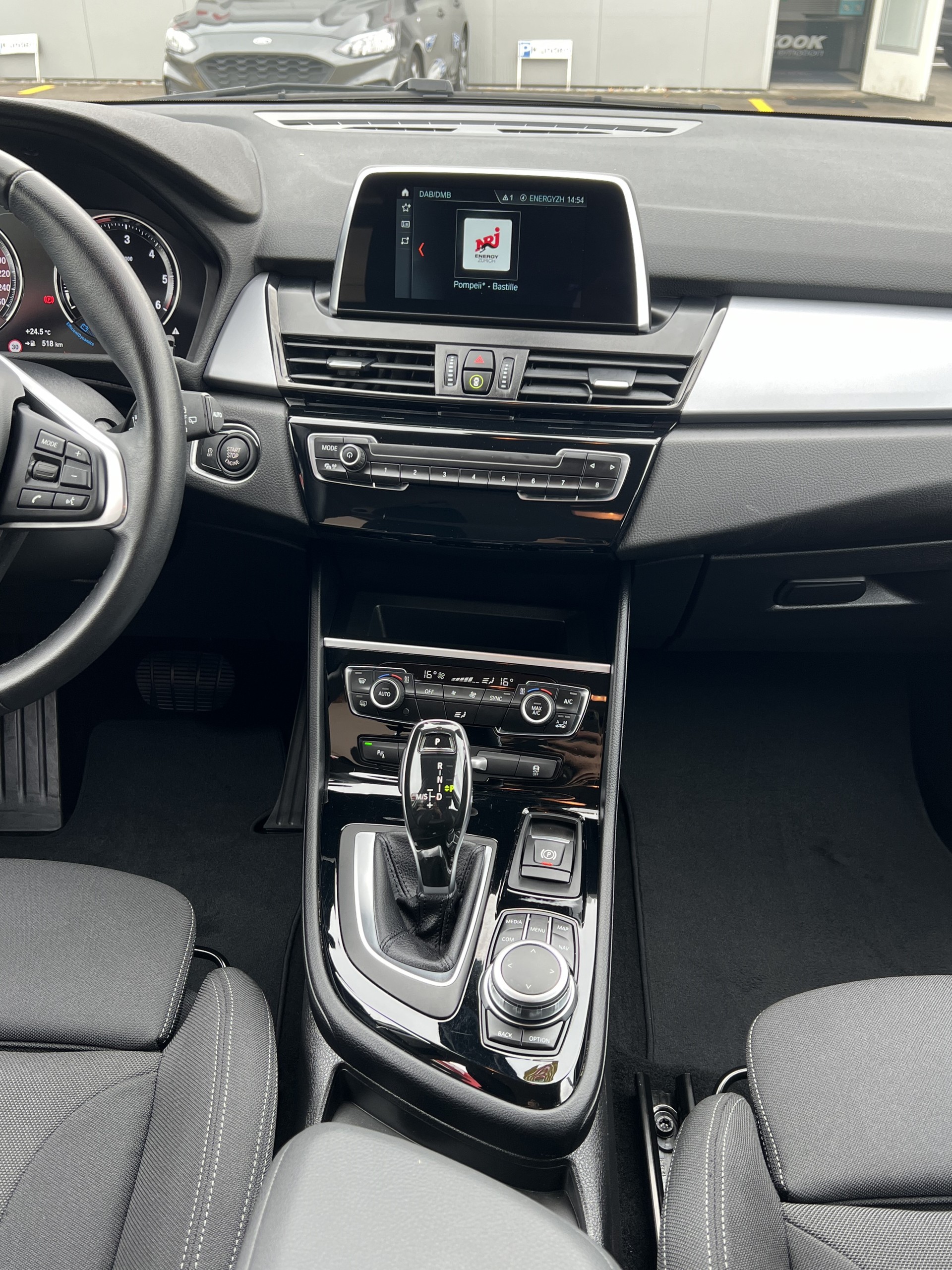 BMW 218d xDrive Gran Tourer-image-16
