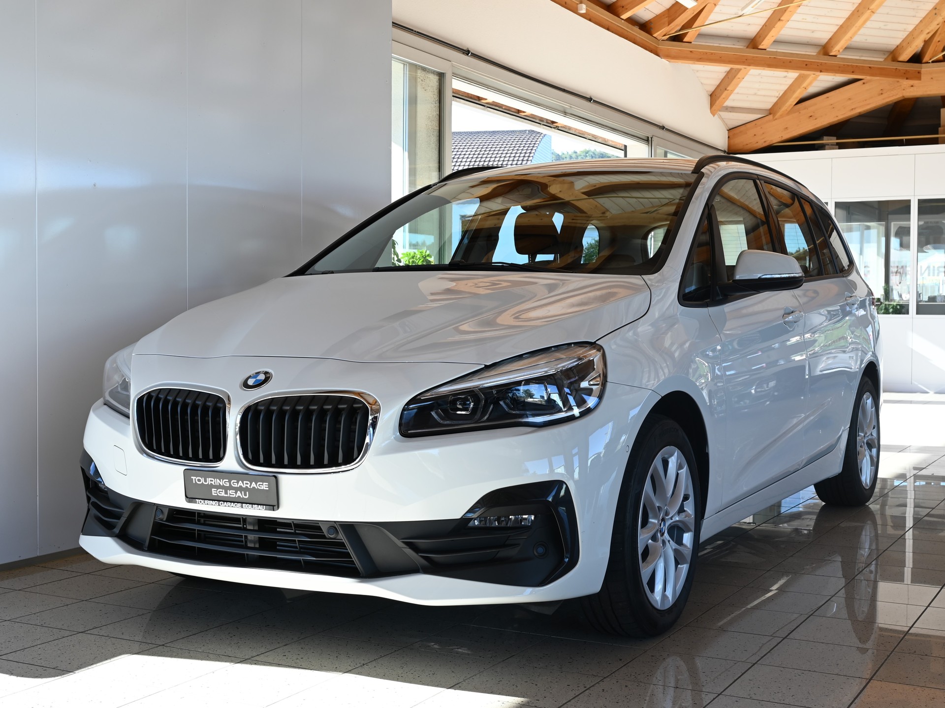 BMW 218d xDrive Gran Tourer-showroom-element-1