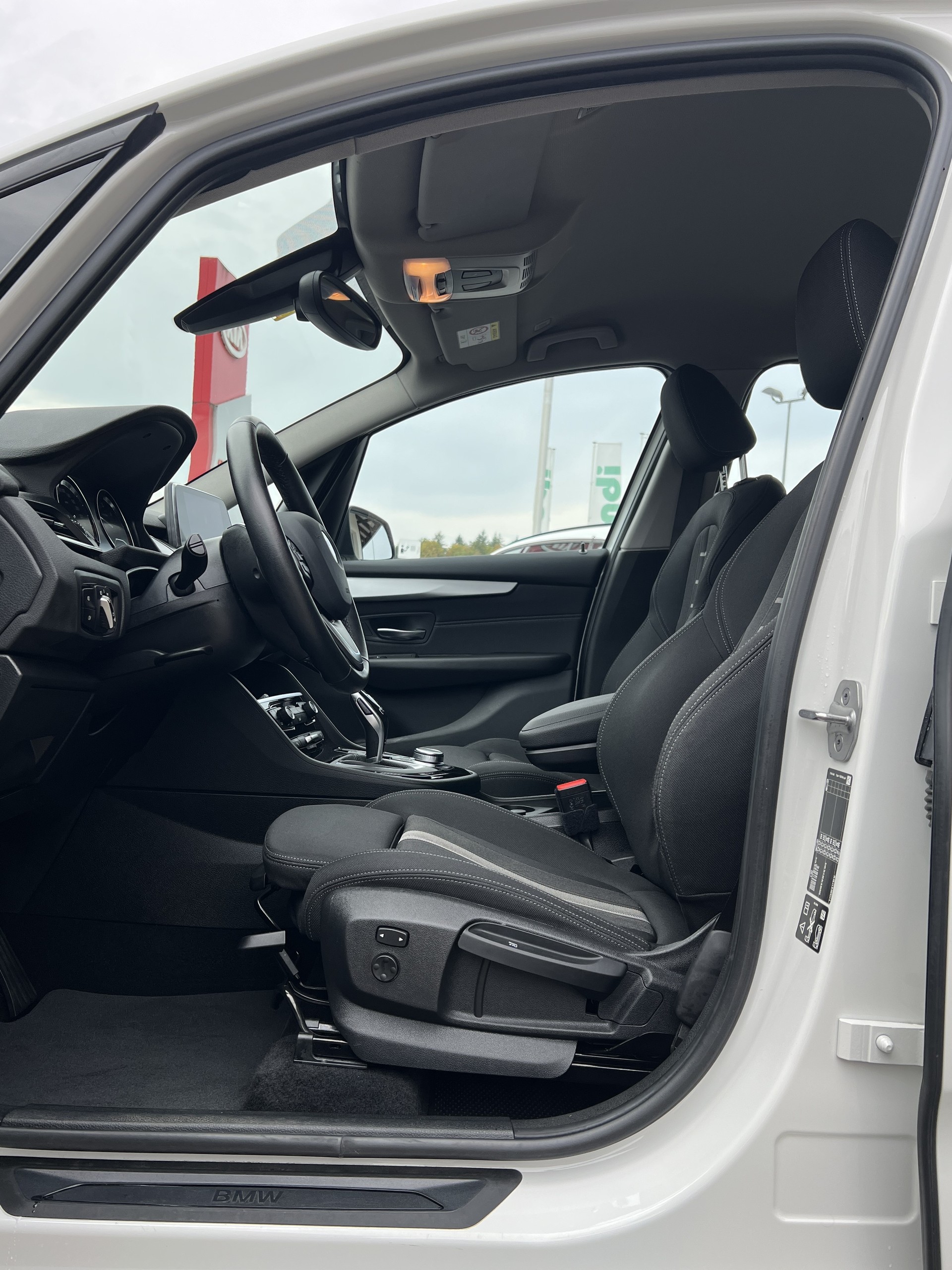 BMW 218d xDrive Gran Tourer-image-9