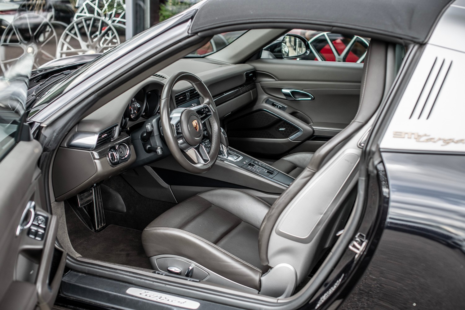 PORSCHE 911 Targa 4 PDK-image-9