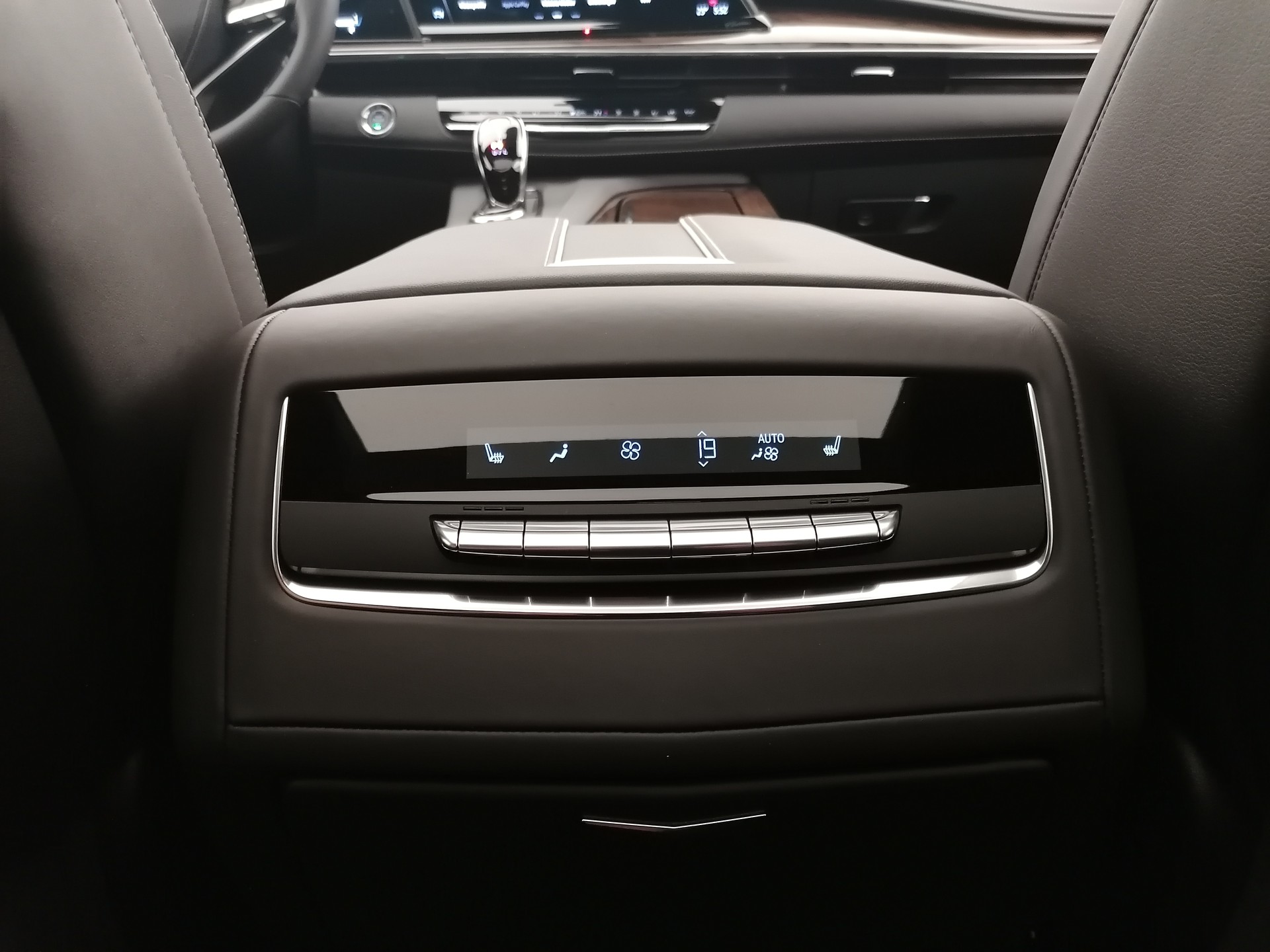 CADILLAC Escalade 6.2 Platinum Sport AWD-image-13