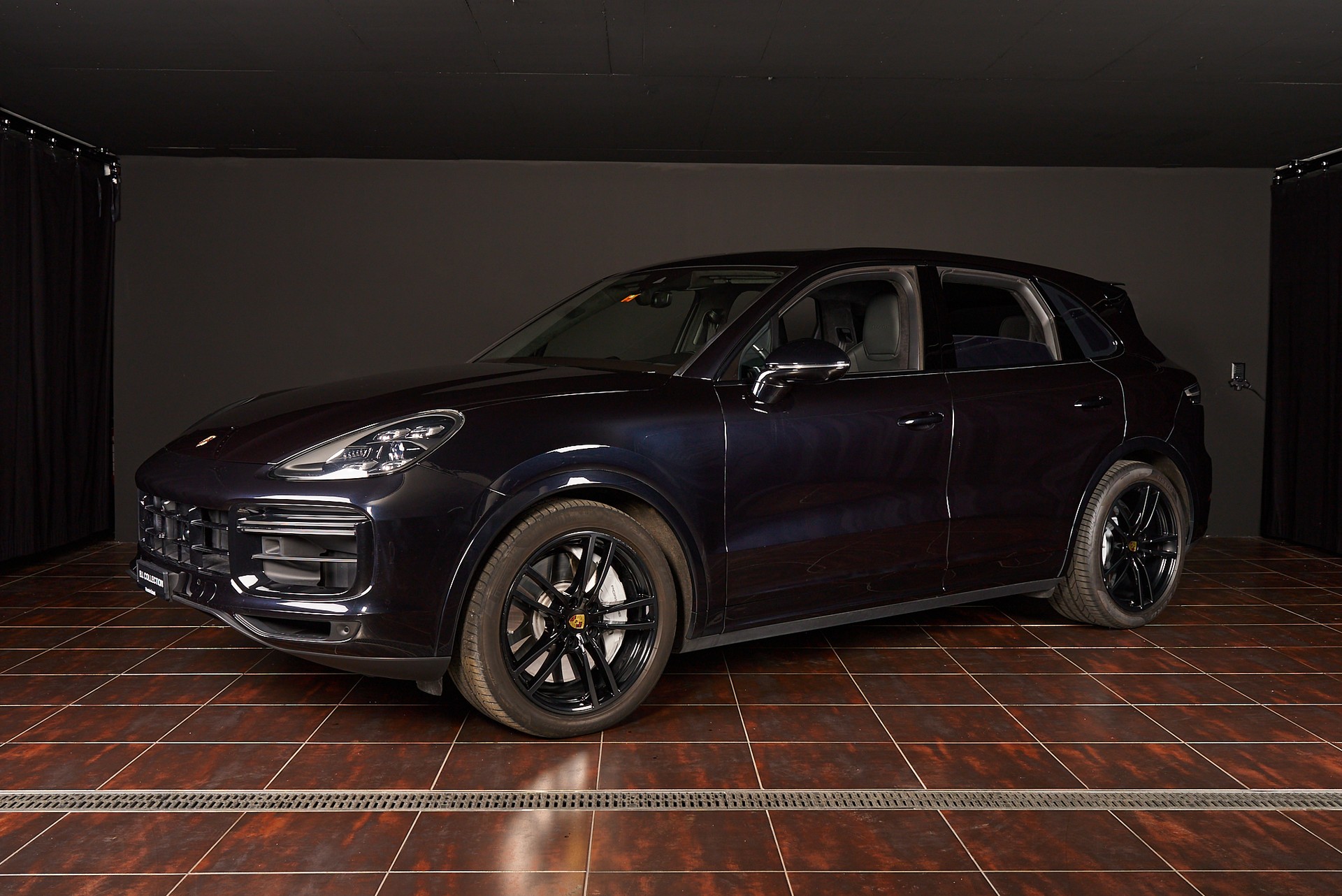 PORSCHE Cayenne Turbo-image-0