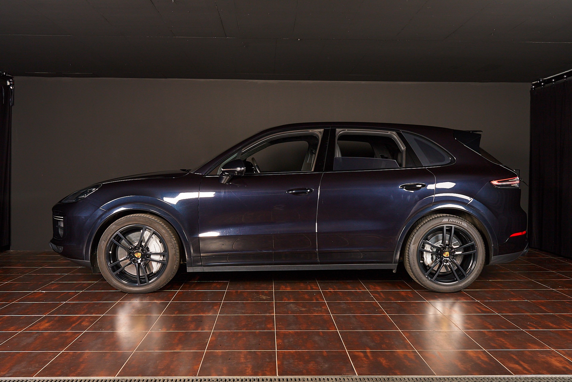 PORSCHE Cayenne Turbo-image-4