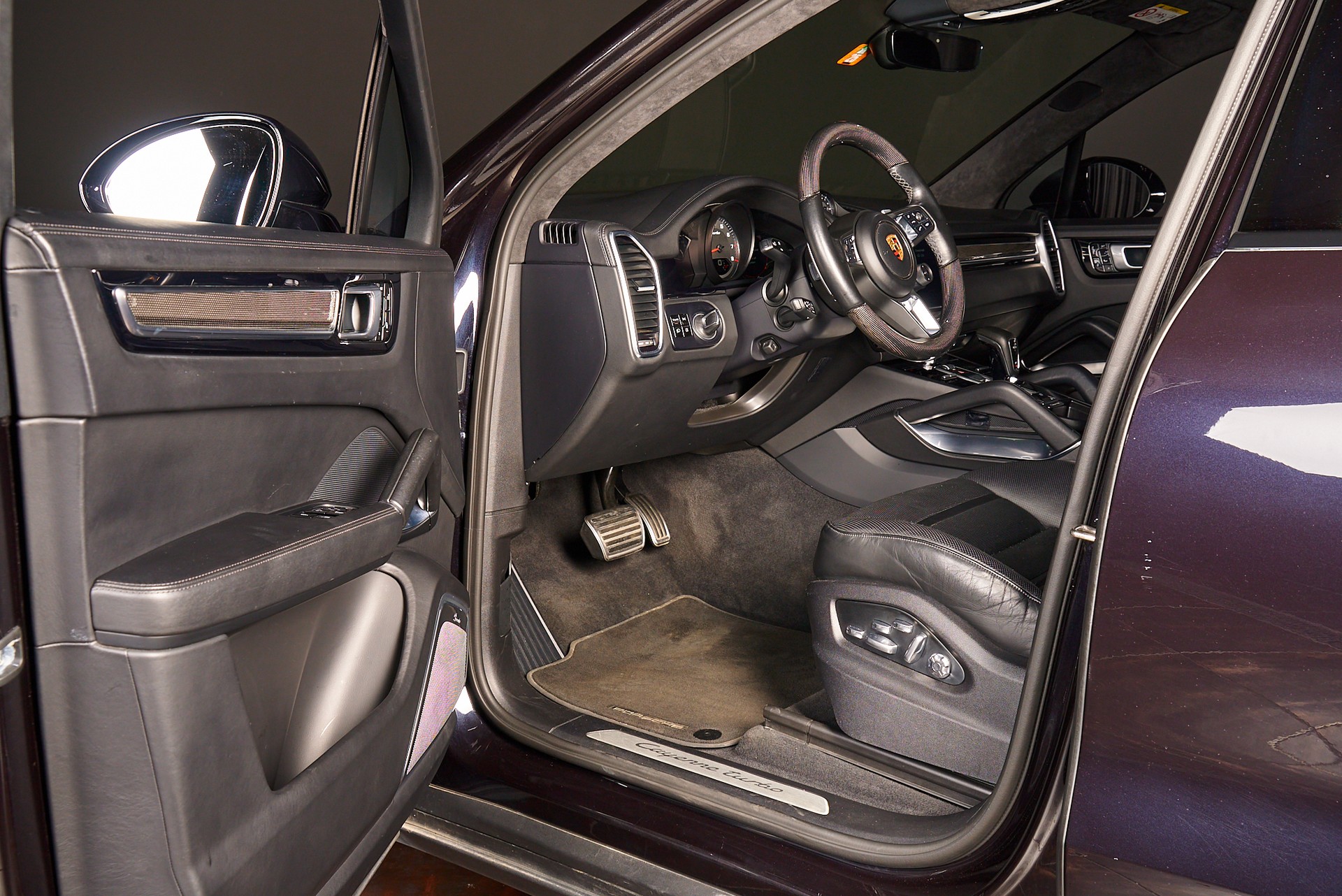 PORSCHE Cayenne Turbo-image-11