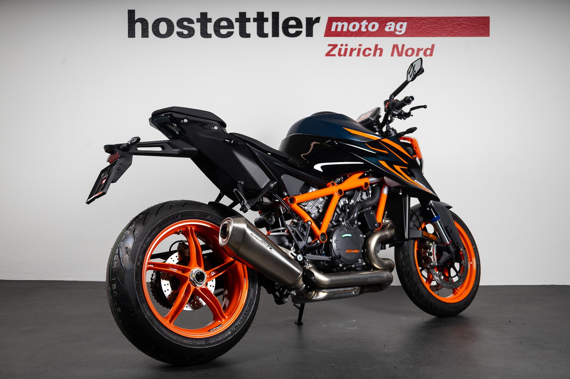 KTM 1290 Super Duke R EVO Inkl. Akrapovic Slip on-showroom-element-2