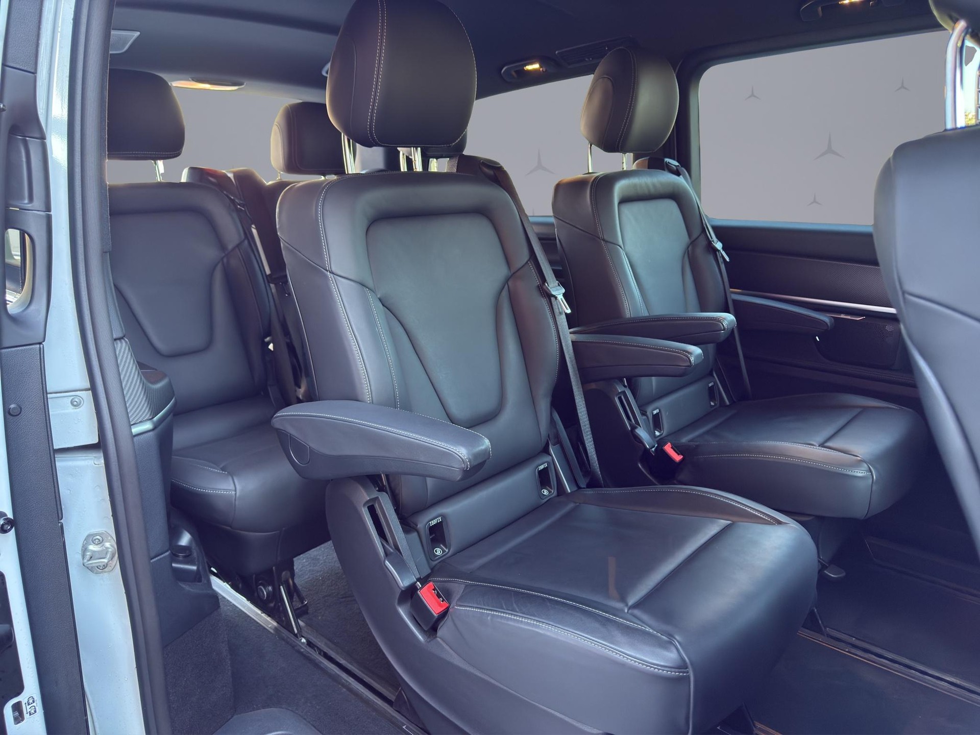 MERCEDES-BENZ V 300 d Swiss Ed. lang Van-image-17