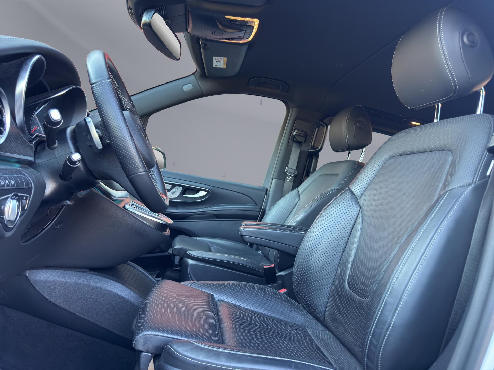 MERCEDES-BENZ V 300 d Swiss Ed. lang Van-image-9