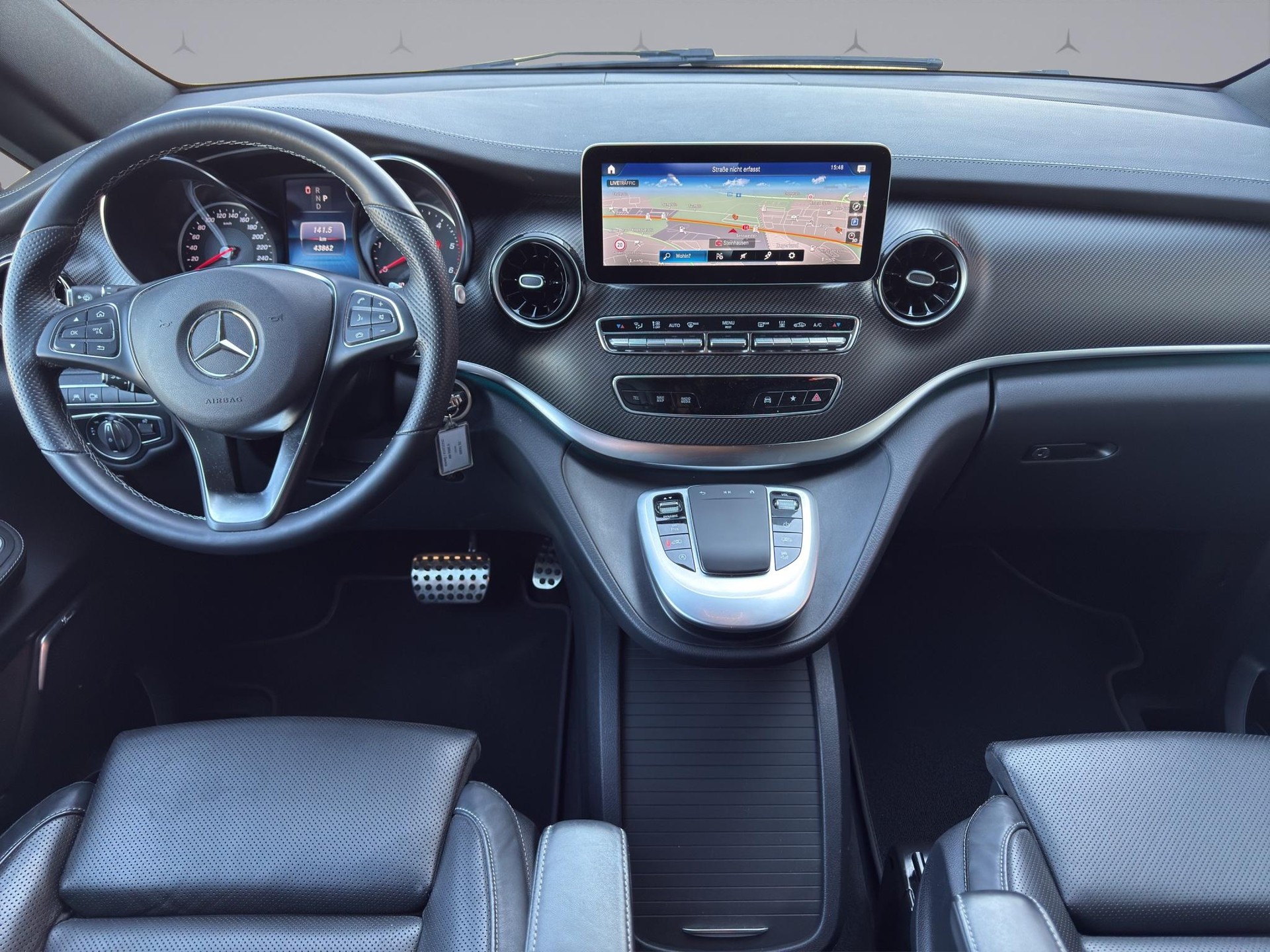 MERCEDES-BENZ V 300 d Swiss Ed. lang Van-image-13