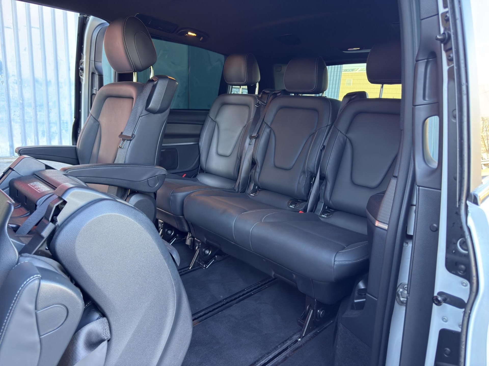 MERCEDES-BENZ V 300 d Swiss Ed. lang Van-image-19