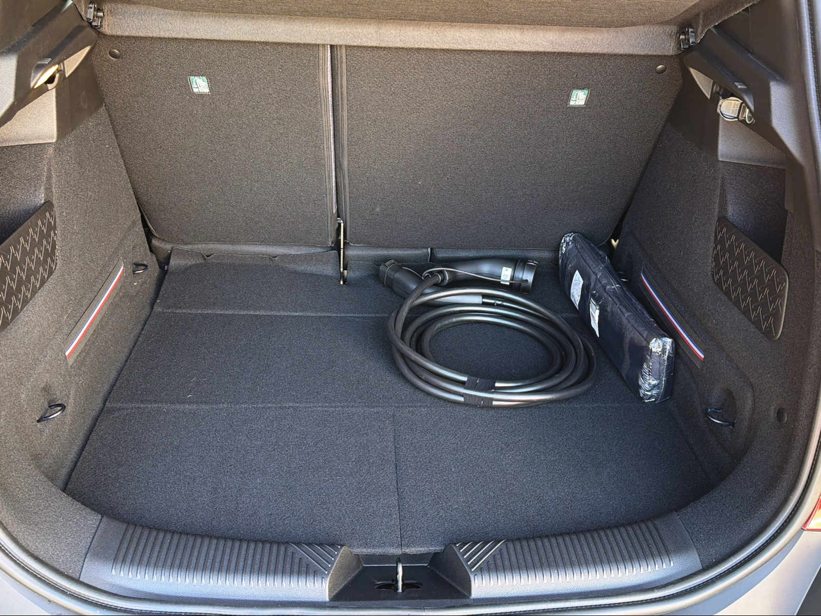 RENAULT R4 E-TECH ELECTRIC techno 150PS Comfort Range-image-12