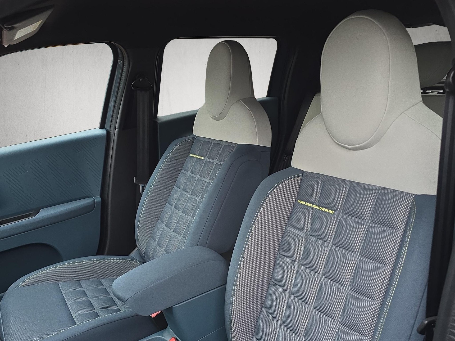 FIAT Grande Panda 1.2 Hybrid La Prima-image-9