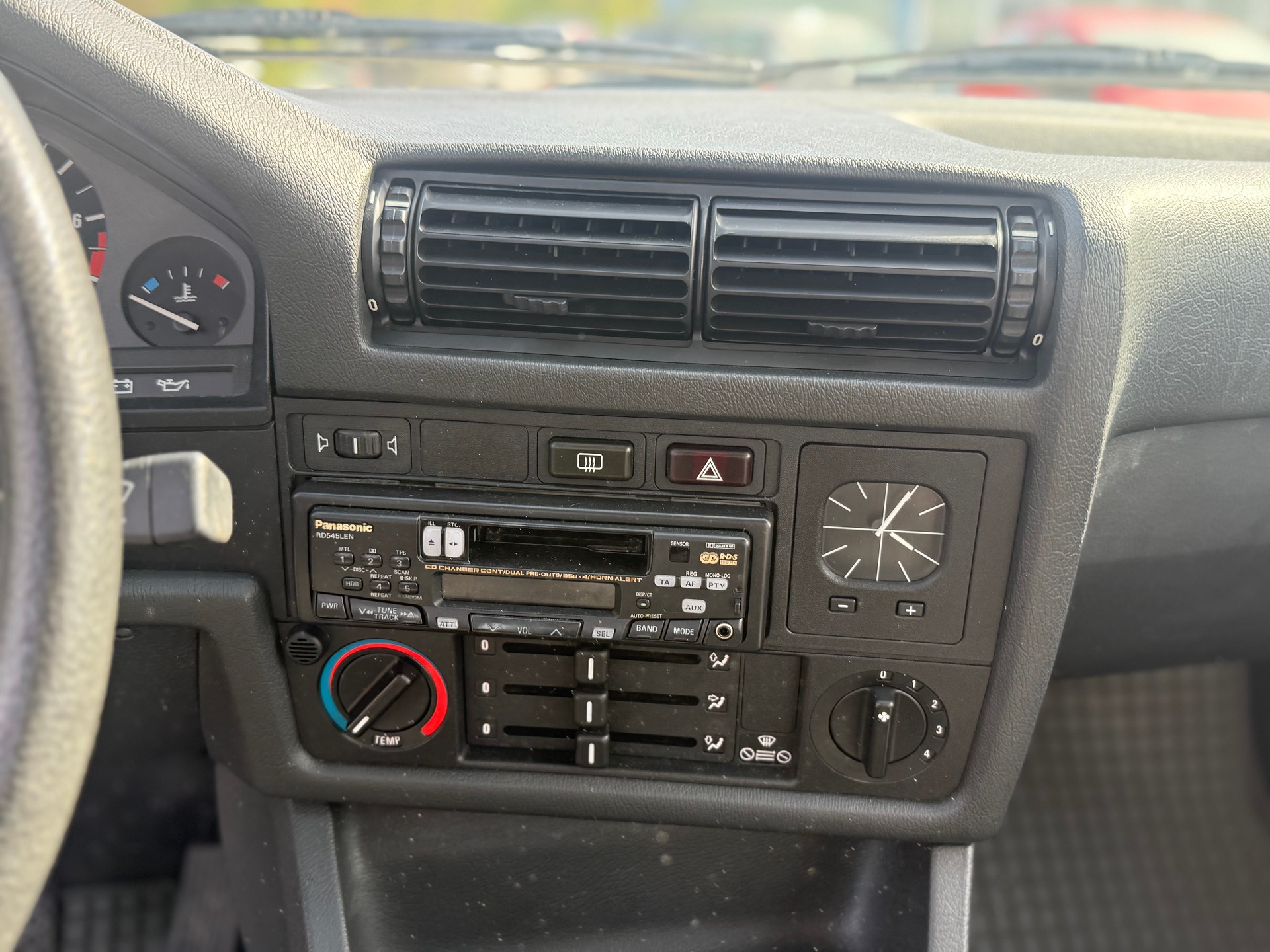 BMW 325iX A-image-8