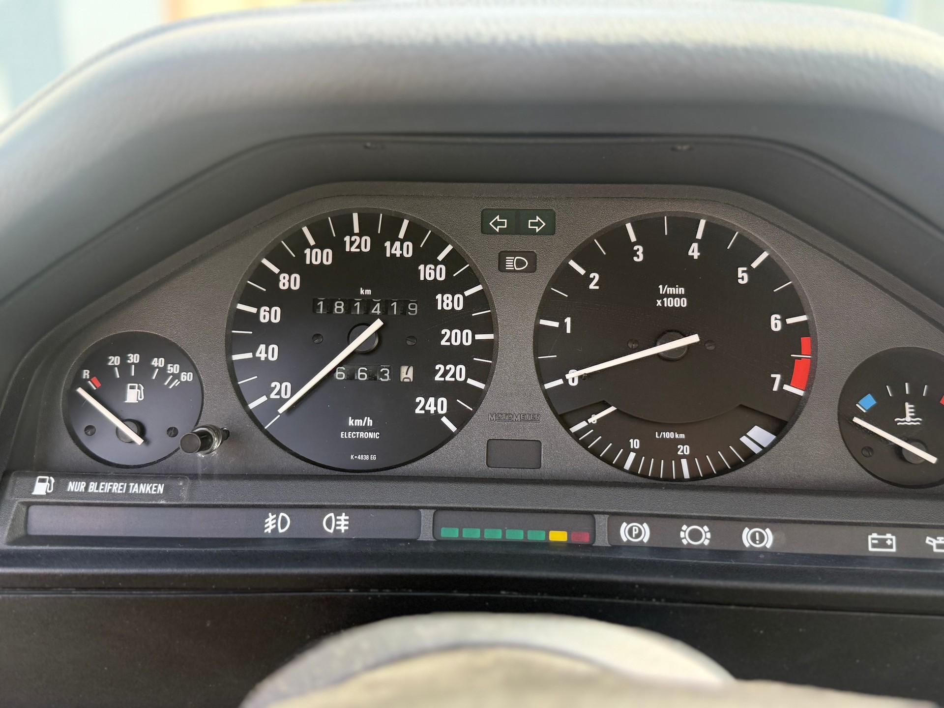 BMW 325iX A-image-7
