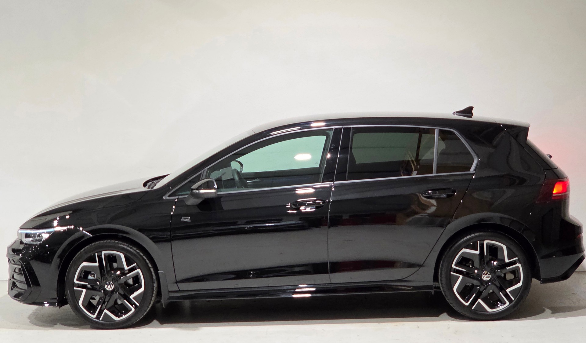 VW Golf 2.0 TSI R-Line Black Style DSG 4 Motion-showroom-element-1