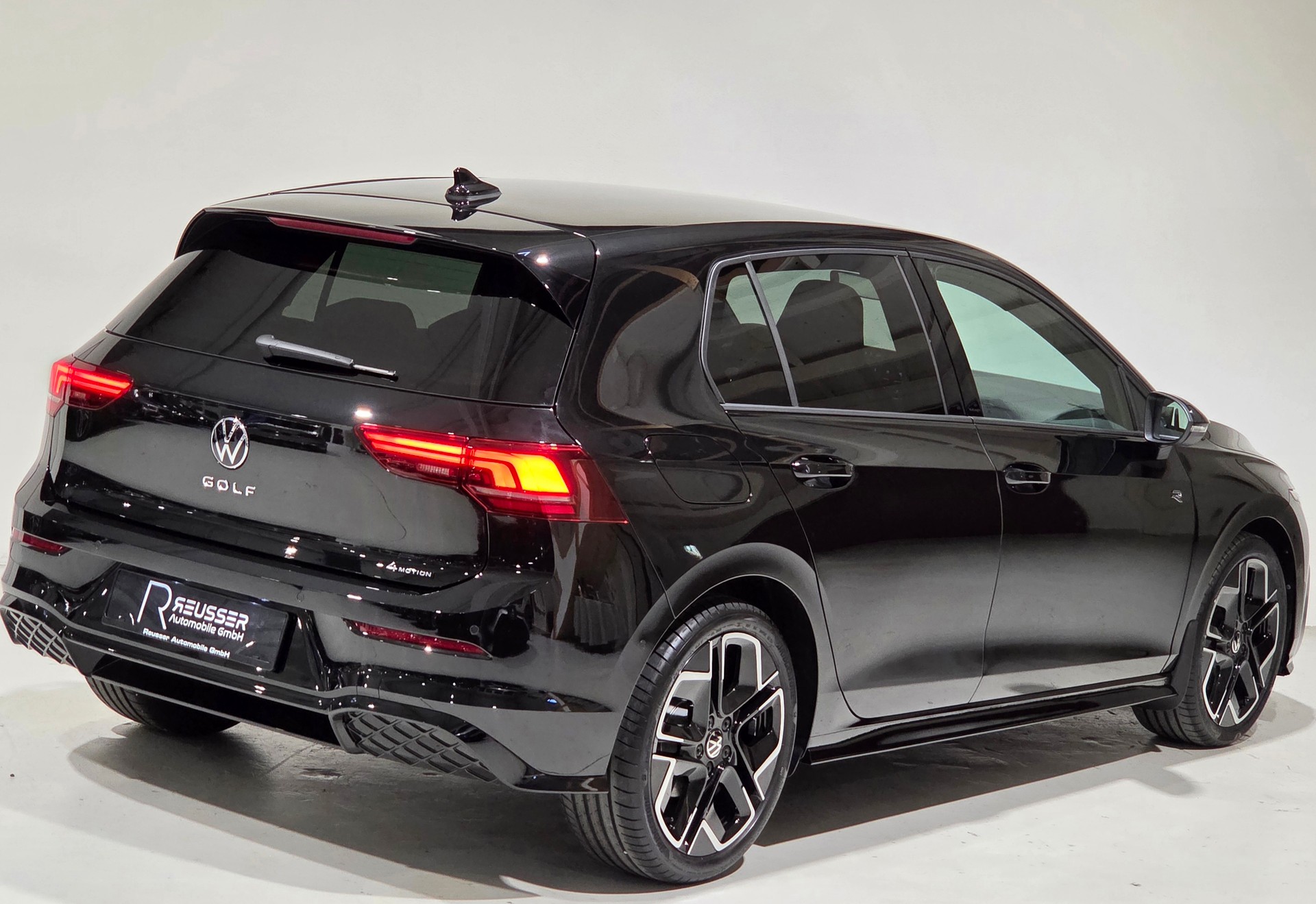 VW Golf 2.0 TSI R-Line Black Style DSG 4 Motion-image-24