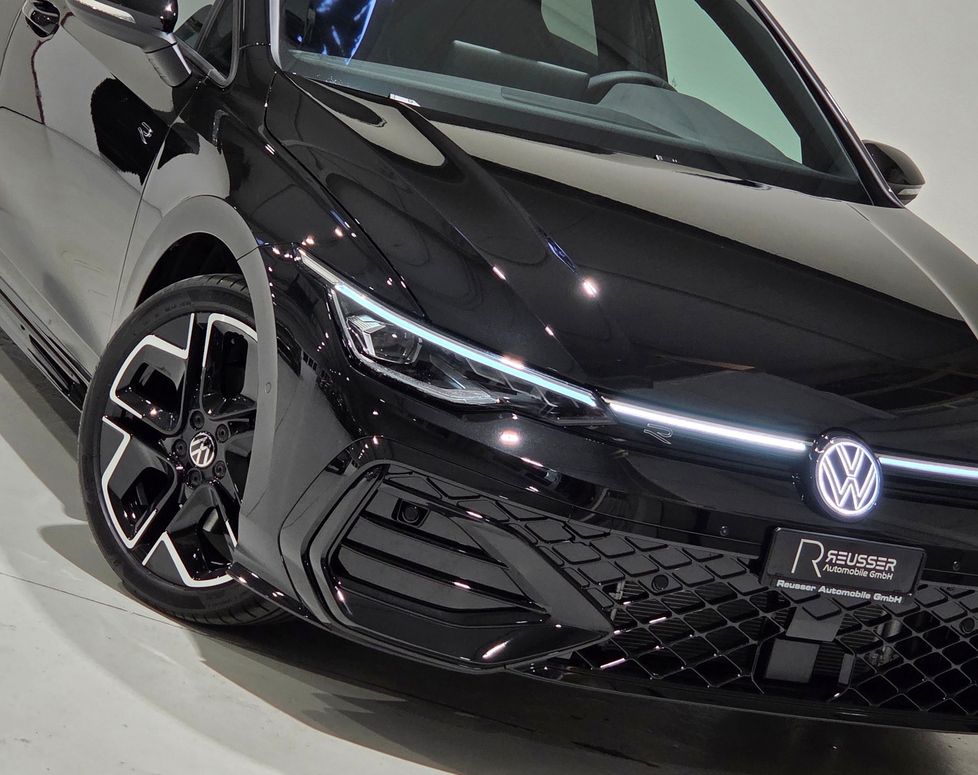 VW Golf 2.0 TSI R-Line Black Style DSG 4 Motion-image-21