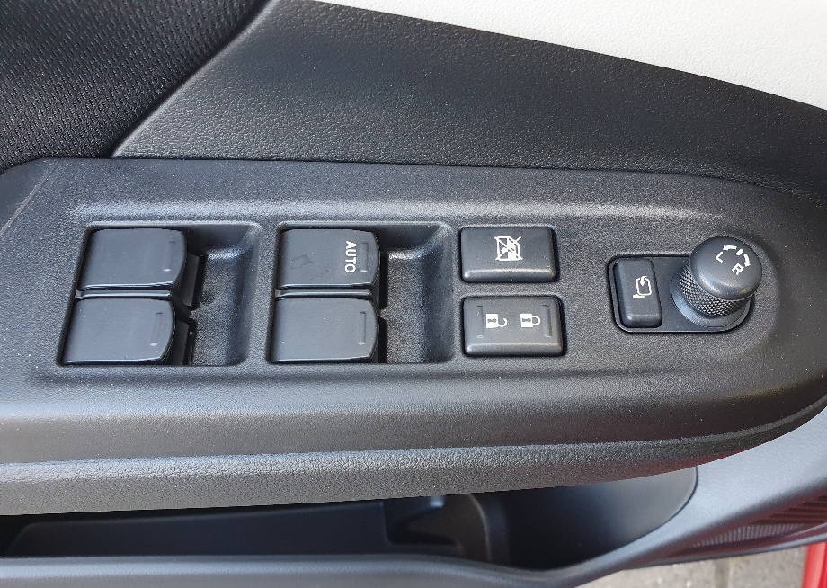 SUZUKI Swift 1.2 1st Edition Top Hybrid 4X4-image-7