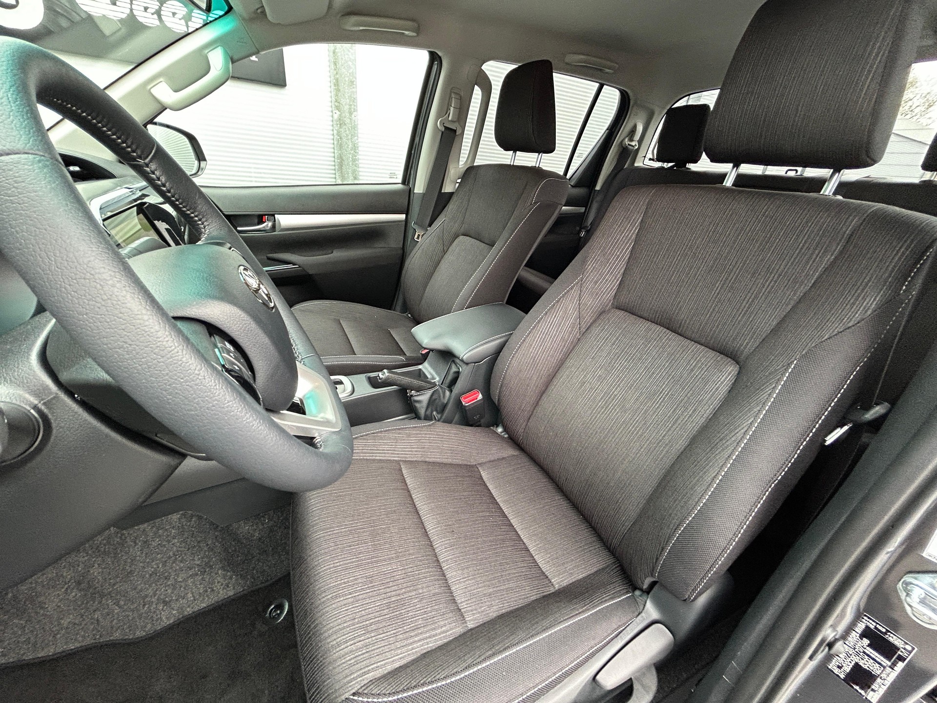 TOYOTA Hilux Double Cab.-Pick-up 2.4 D-4D 150 Style-image-6