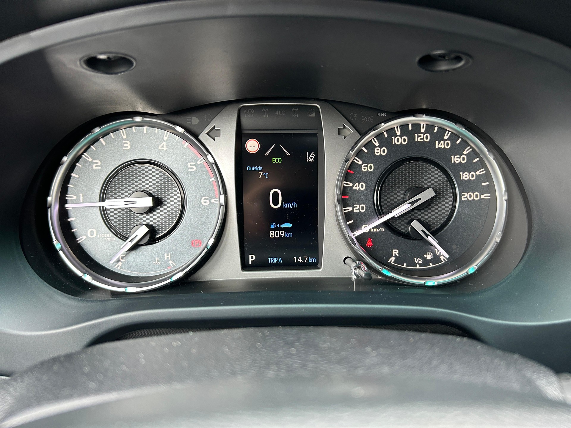 TOYOTA Hilux Double Cab.-Pick-up 2.4 D-4D 150 Style-image-14