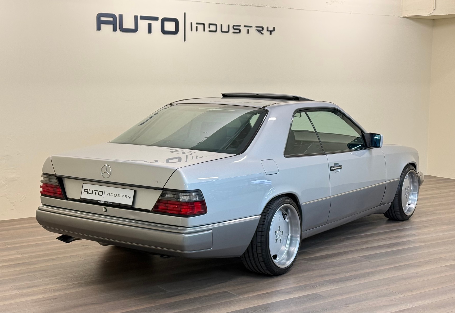 MERCEDES-BENZ 300 CE-showroom-element-2