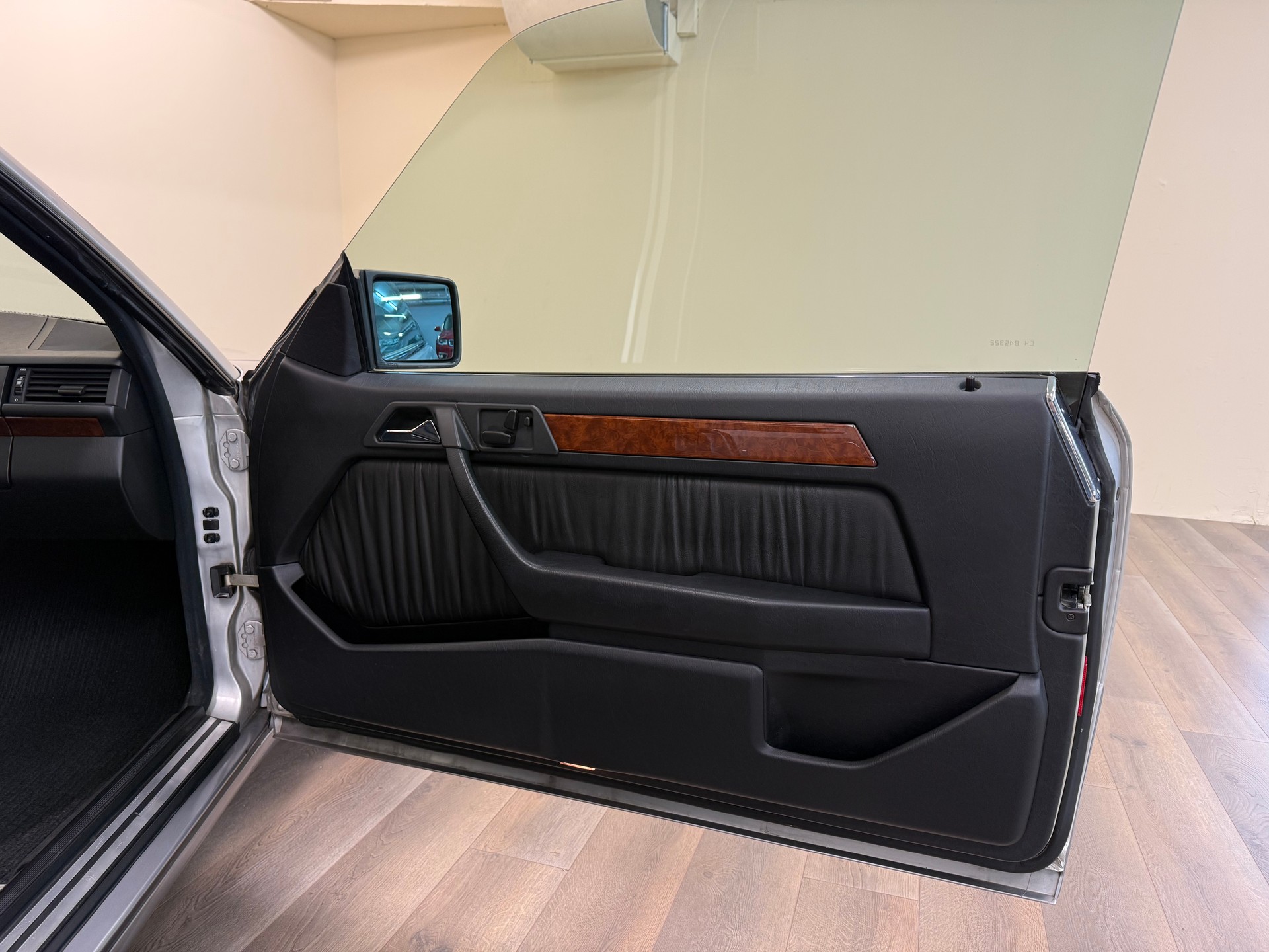 MERCEDES-BENZ 300 CE-image-18