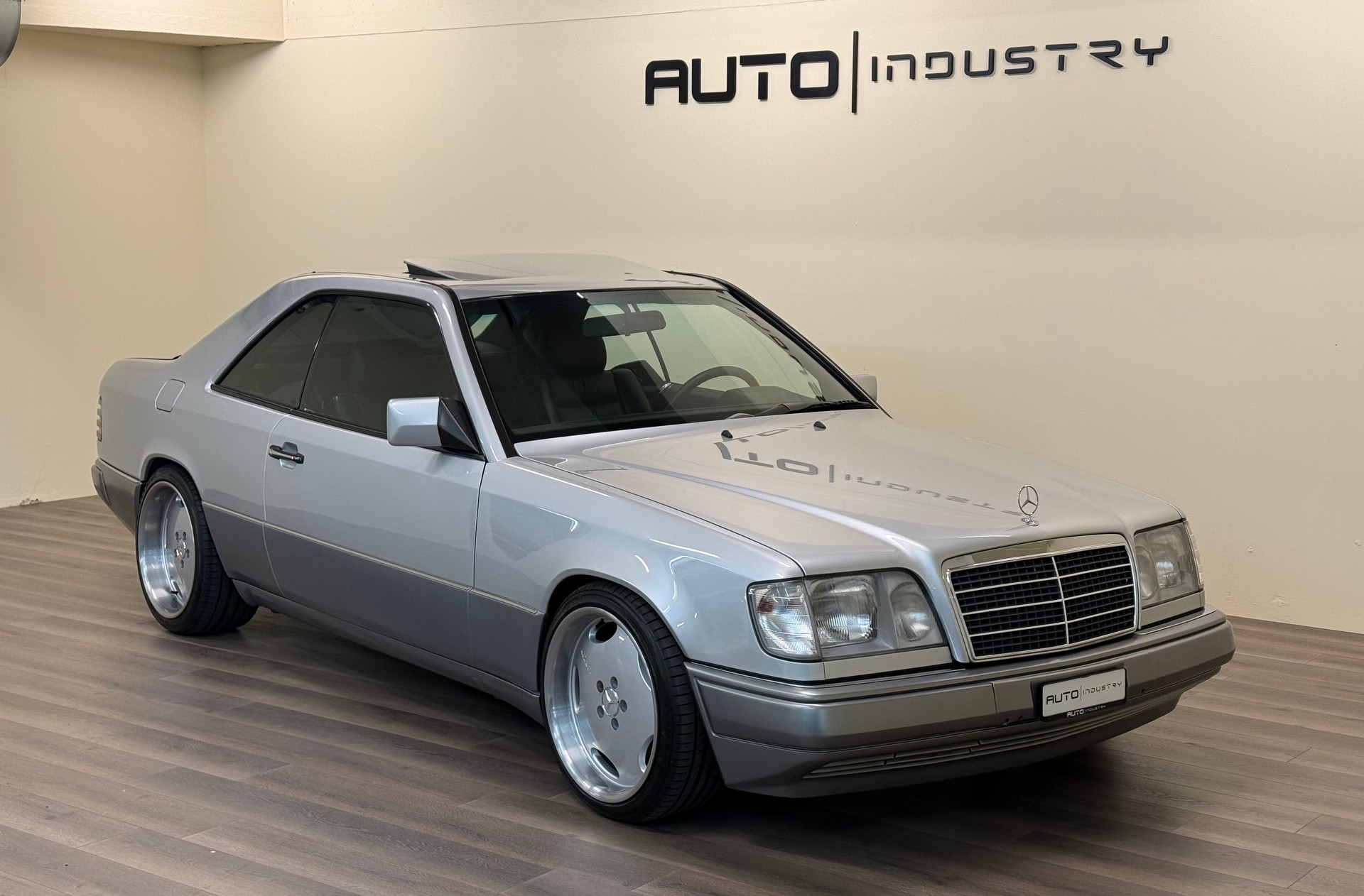 MERCEDES-BENZ 300 CE-image-4