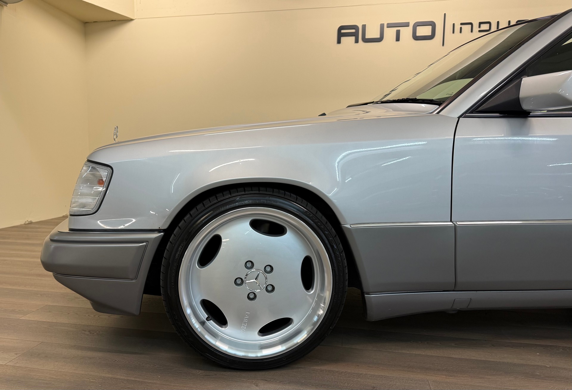 MERCEDES-BENZ 300 CE-image-24