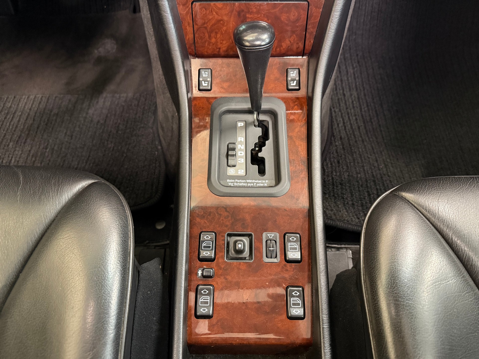 MERCEDES-BENZ 300 CE-image-16