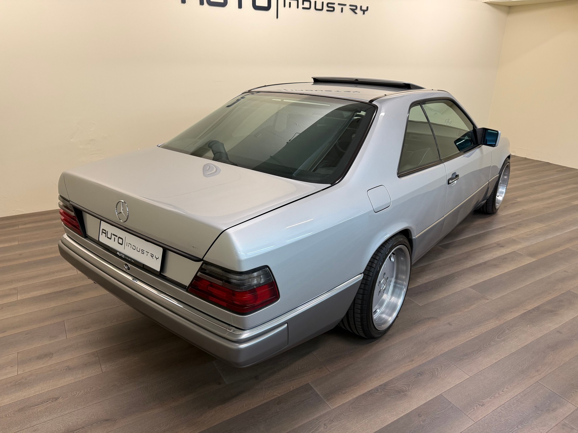 MERCEDES-BENZ 300 CE-showroom-element-3