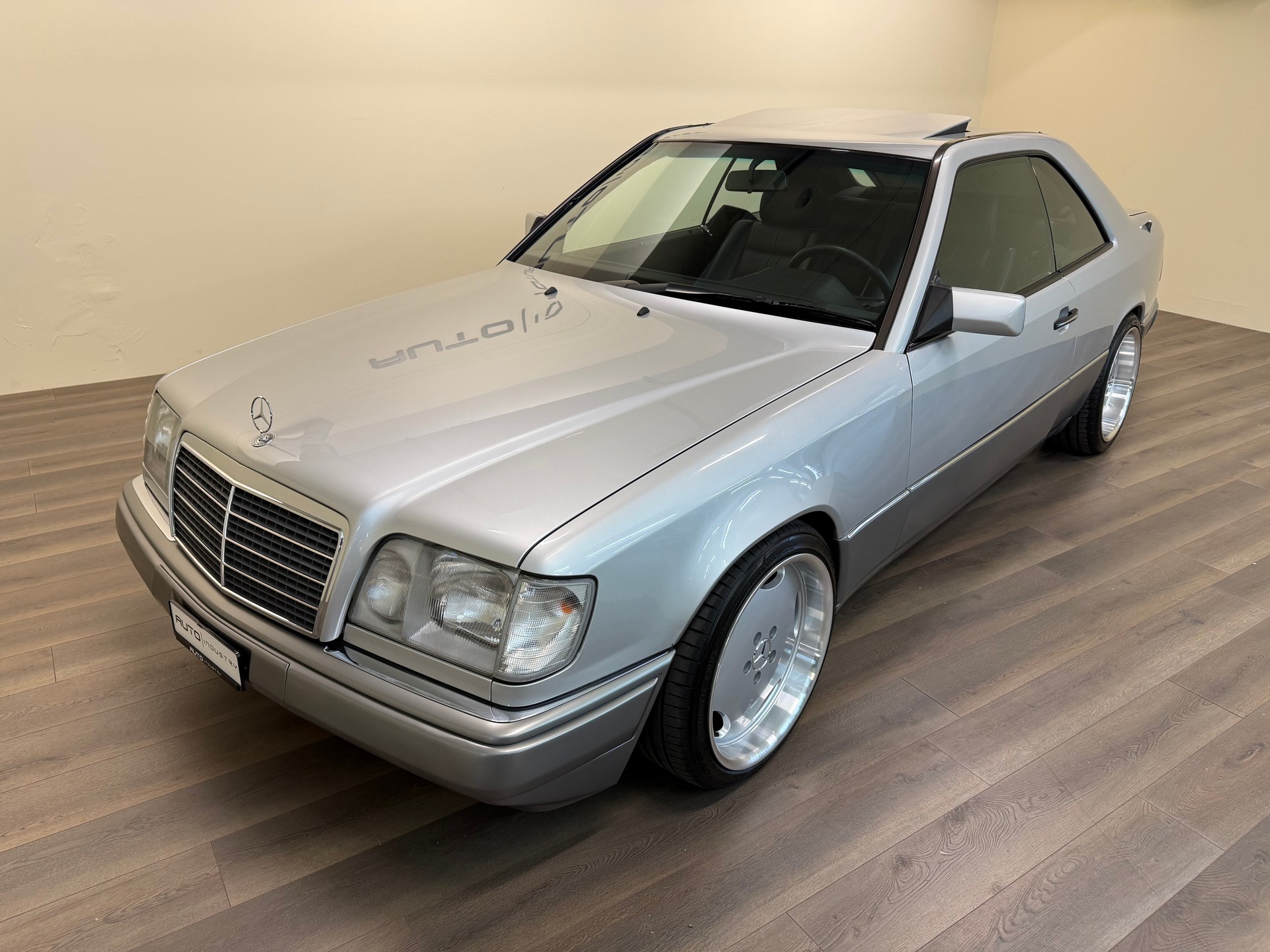 MERCEDES-BENZ 300 CE-showroom-element-1
